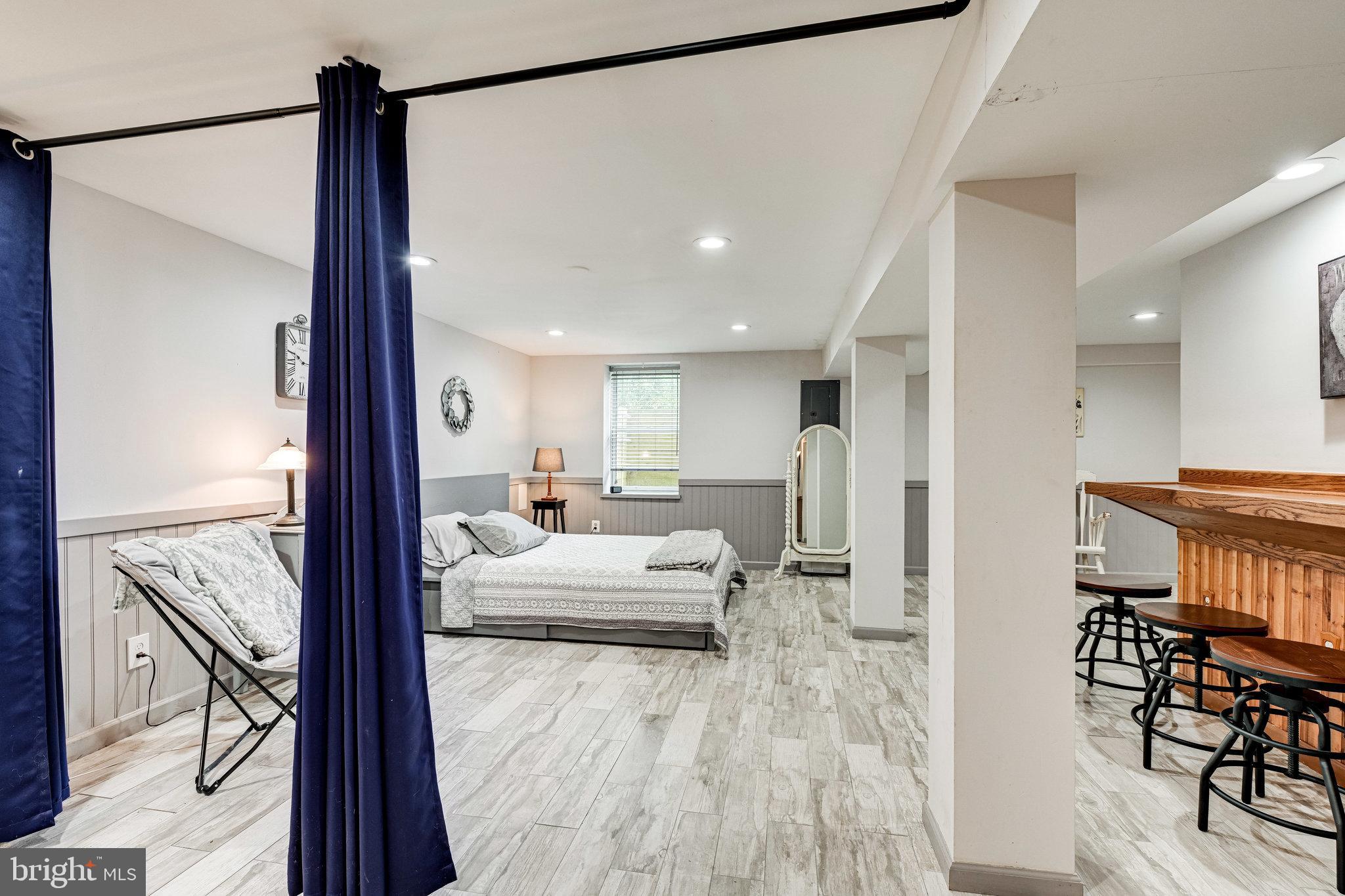 HOLLY PARK - Residential