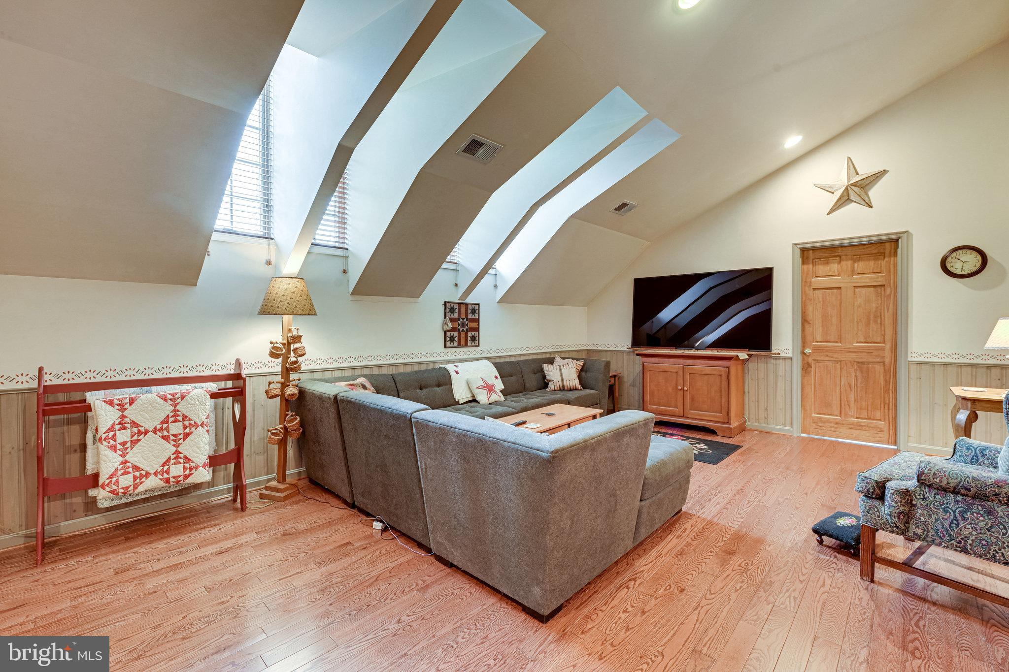 HOLLY PARK - Residential