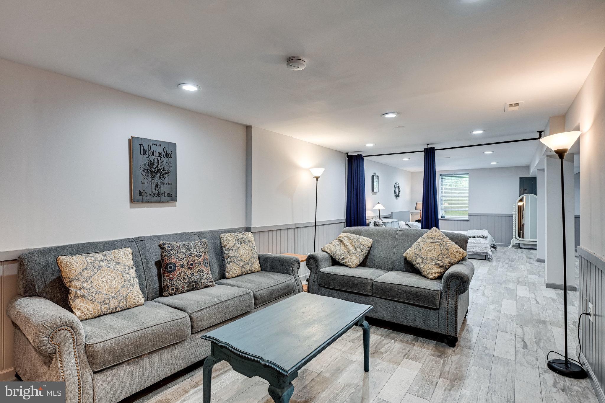 HOLLY PARK - Residential