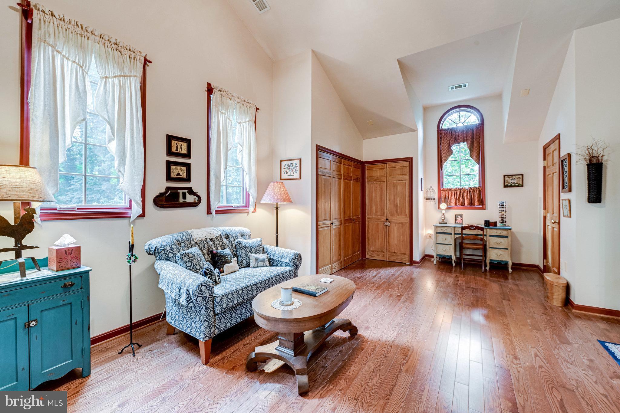 HOLLY PARK - Residential