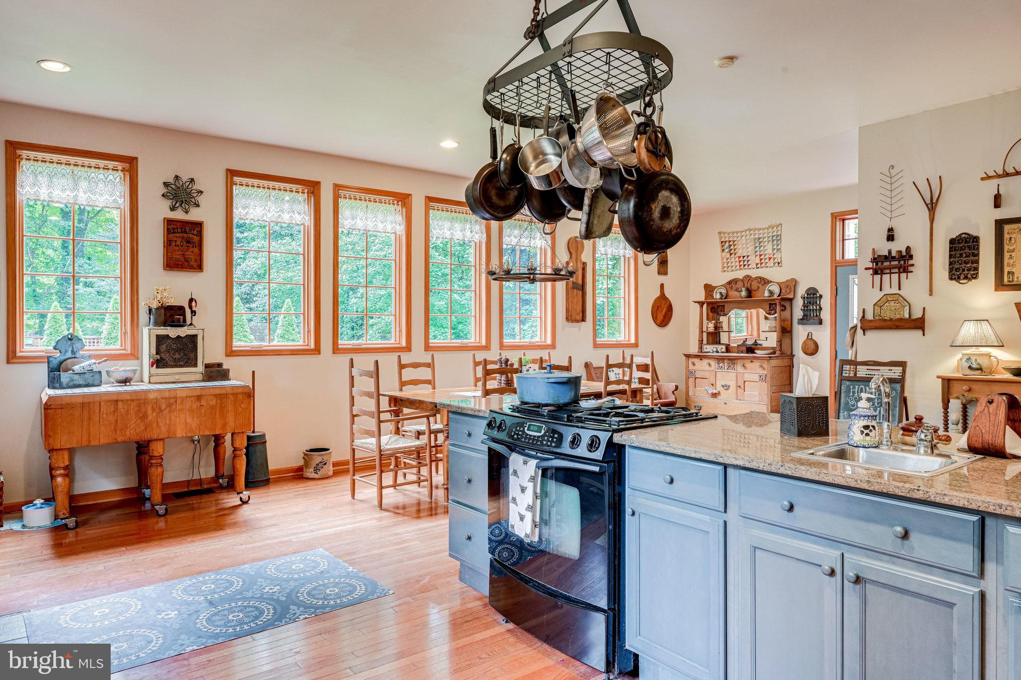 HOLLY PARK - Residential