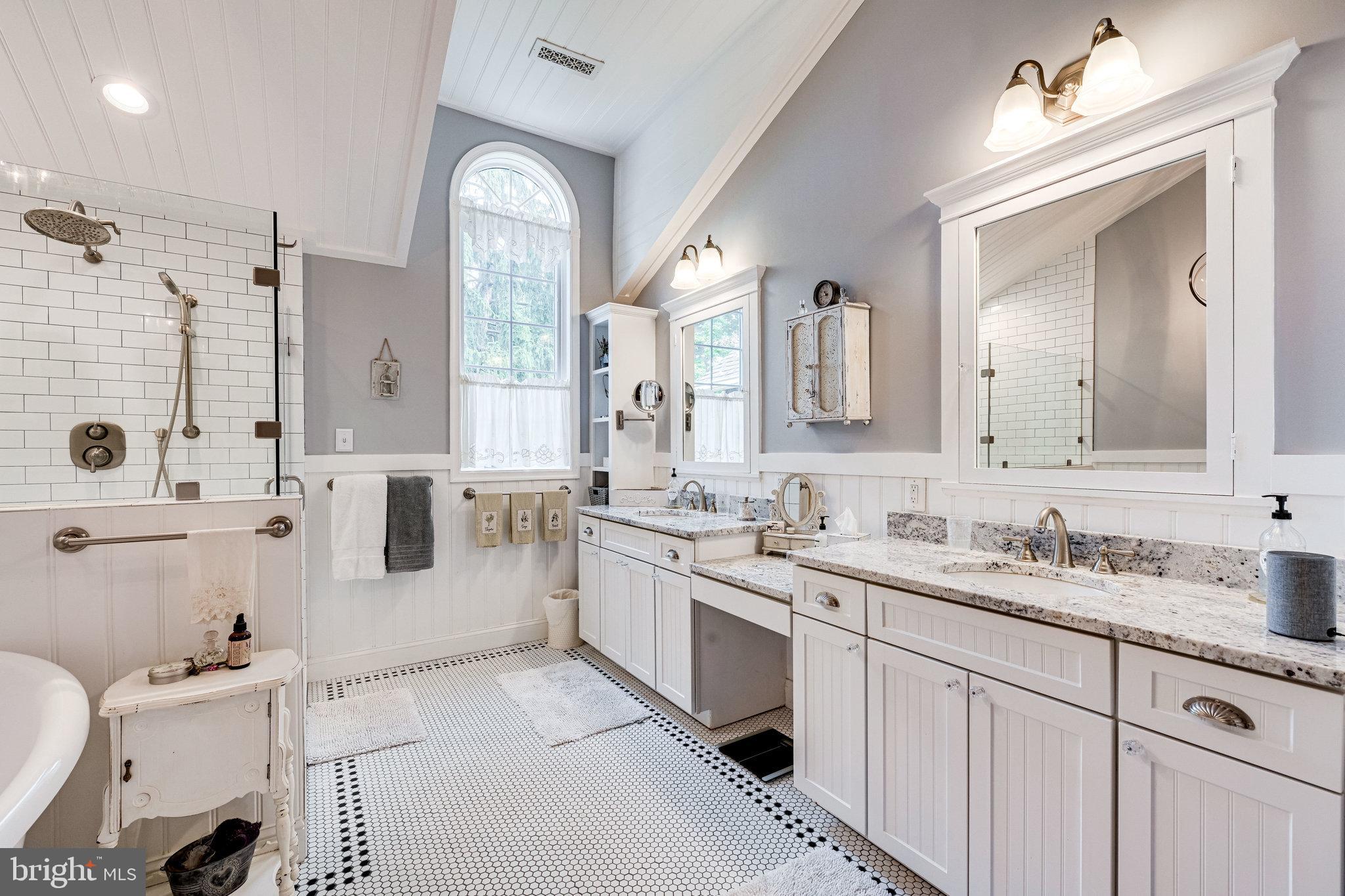 HOLLY PARK - Residential