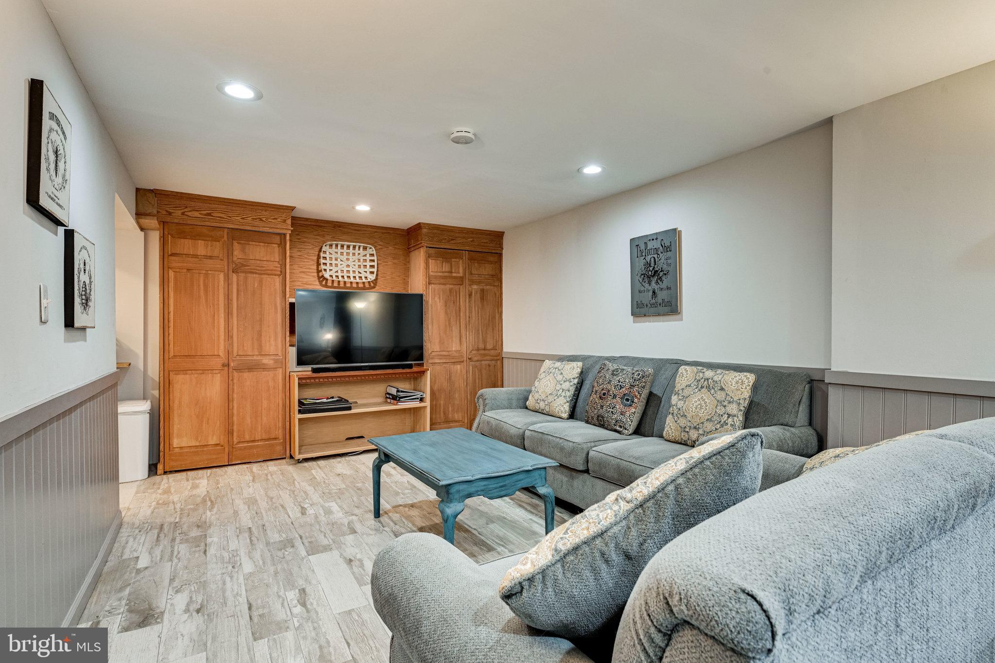 HOLLY PARK - Residential