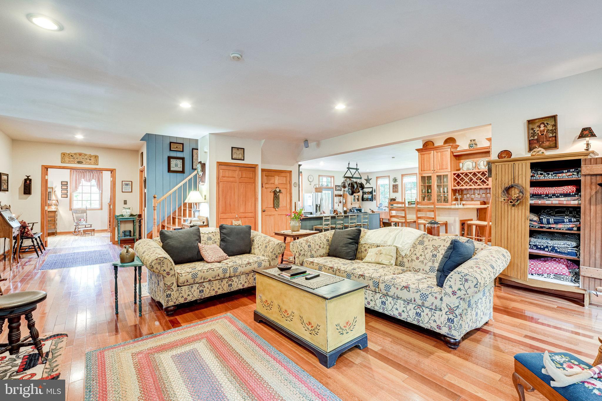 HOLLY PARK - Residential