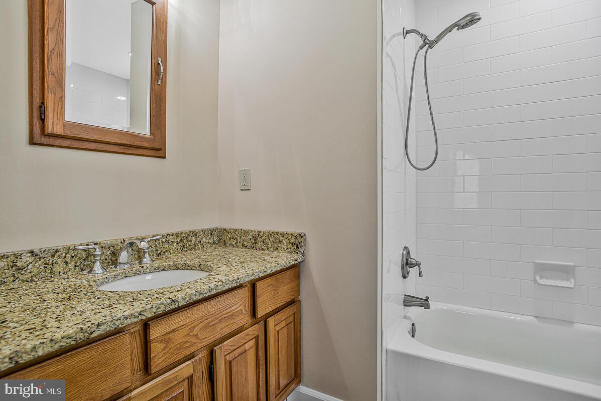 BENEDICT FARMS - Residential