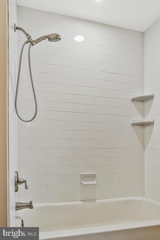 BENEDICT FARMS - Residential