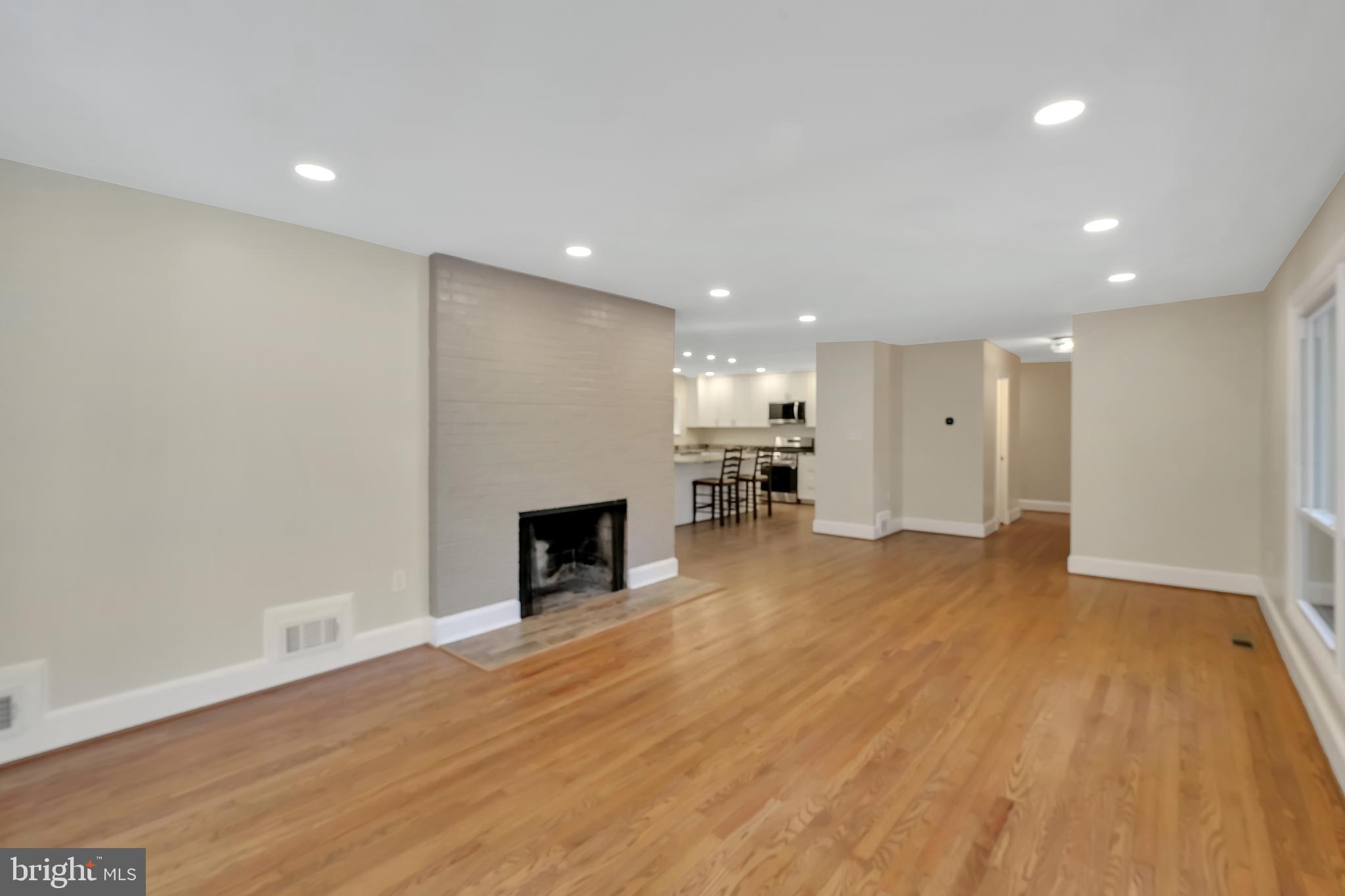 TALL OAKS - Residential