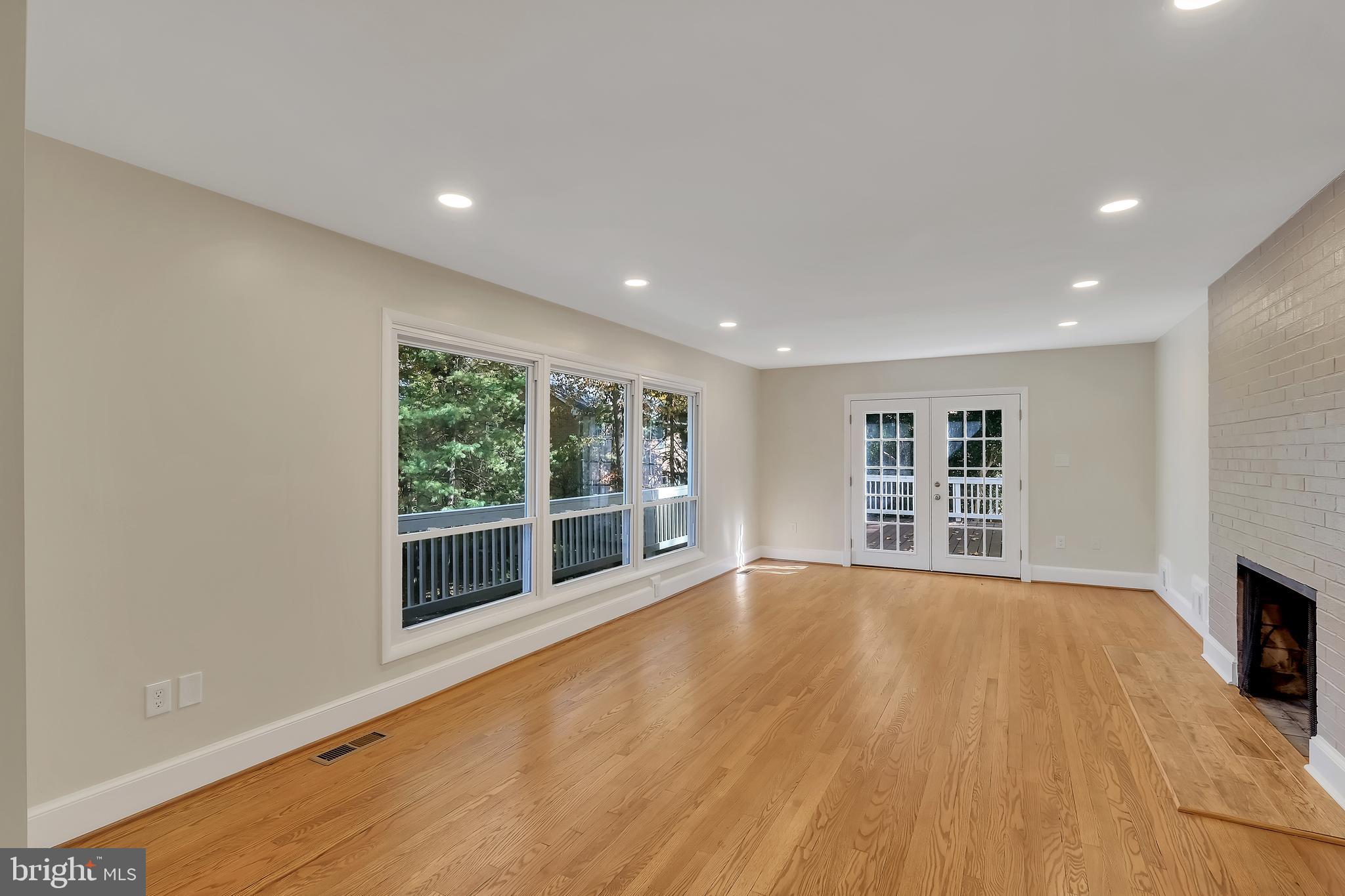 TALL OAKS - Residential