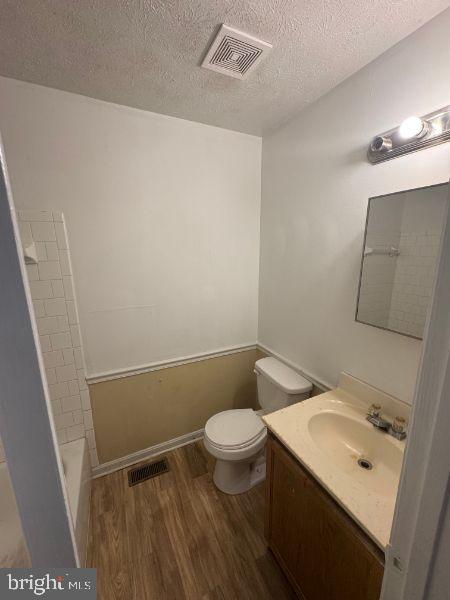 THE TOWNES AT WESTBURY - Residential Lease