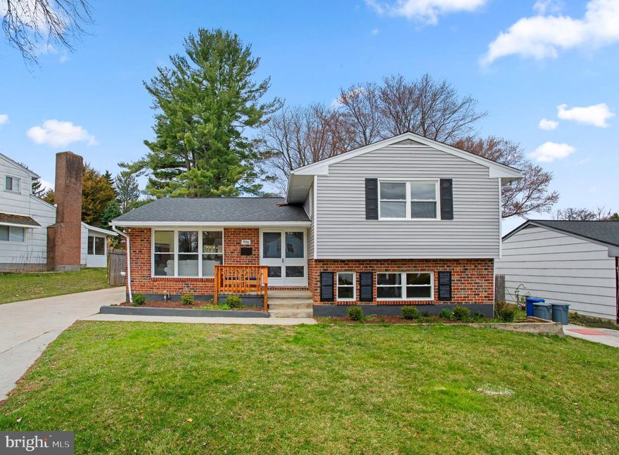 Fully renovated and beautifully designed, this single-family residence in The Woodlands offers 2,706 square feet of thoughtfully updated living space with 5 bedrooms and 3 full baths. Step inside to a stunning open-concept main level, where abundant natural light highlights gleaming floors and elegant recessed lighting. The welcoming foyer flows seamlessly into the spacious living room, accentuated by a striking blue accent wall with wainscoting details that continues into the adjacent dining area illuminated by a timeless chandelier. Adjacent, the impressive eat-in kitchen boasts a stylish island breakfast bar, crisp white cabinetry, stainless steel appliances, ample counter space, a herringbone tile backsplash, and access to an enclosed patio with panoramic windows, ideal for year-round enjoyment. The upper level  also includes three  well-appointed bedrooms , a full bathroom and primary bedroom with full bathroom while the lower  level features two additional bedrooms, including a full bathroom . The fully finished lower level expands the living space with a large open recreation room. Outside, the expansive, fully fenced backyard offers endless possibilities for outdoor entertaining.