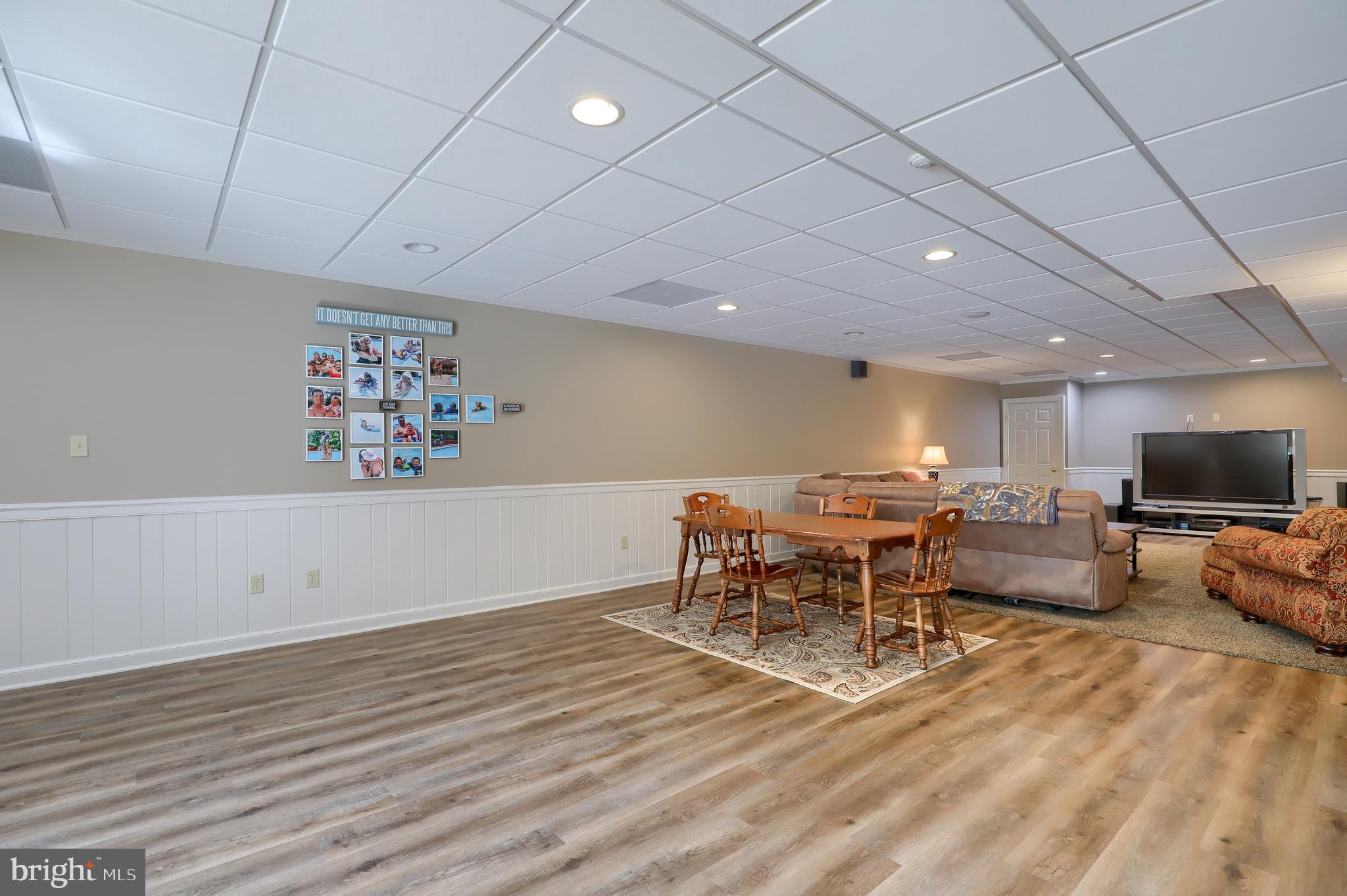 WATERFRONT ESTATES - Residential