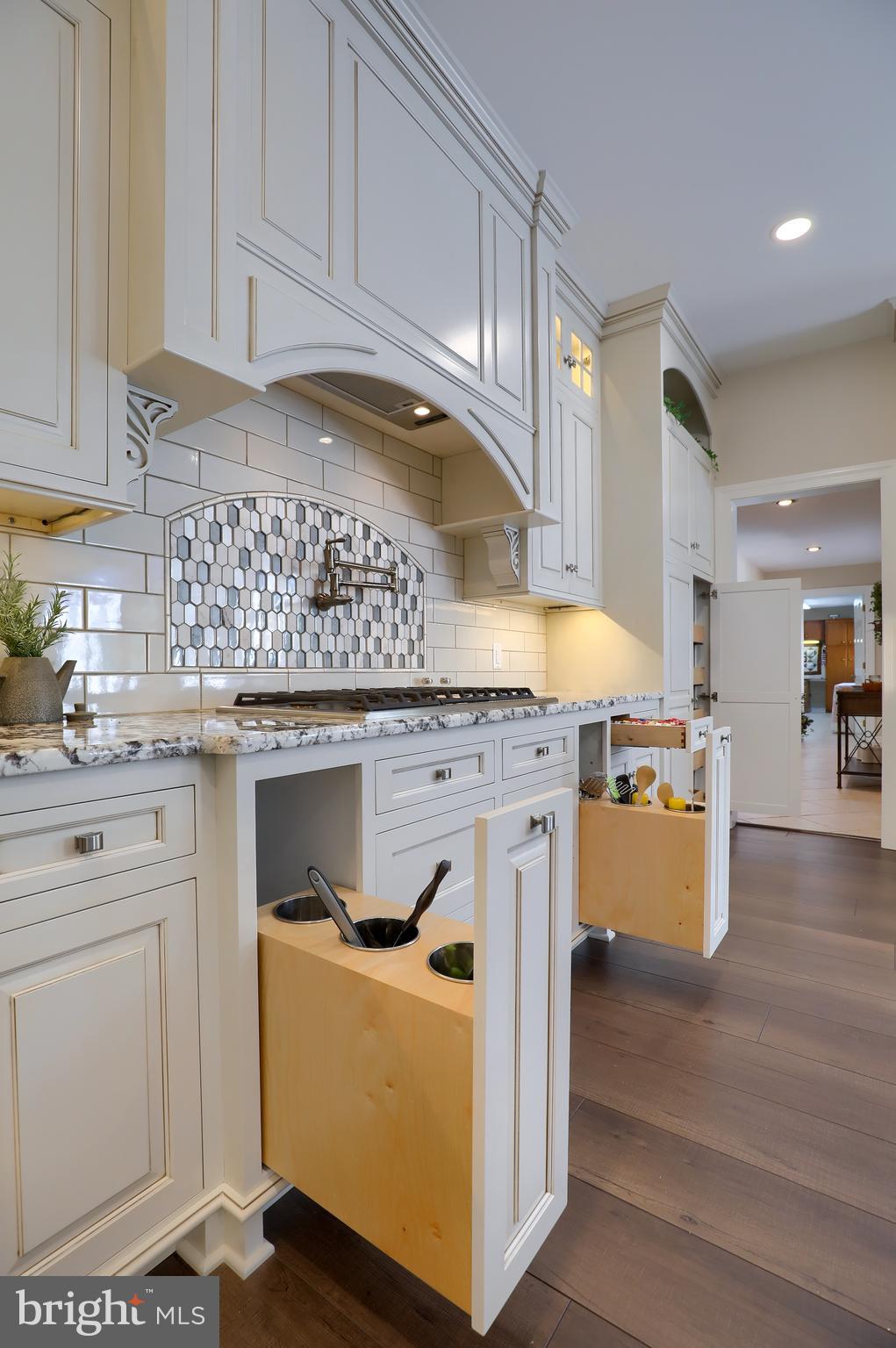 WATERFRONT ESTATES - Residential