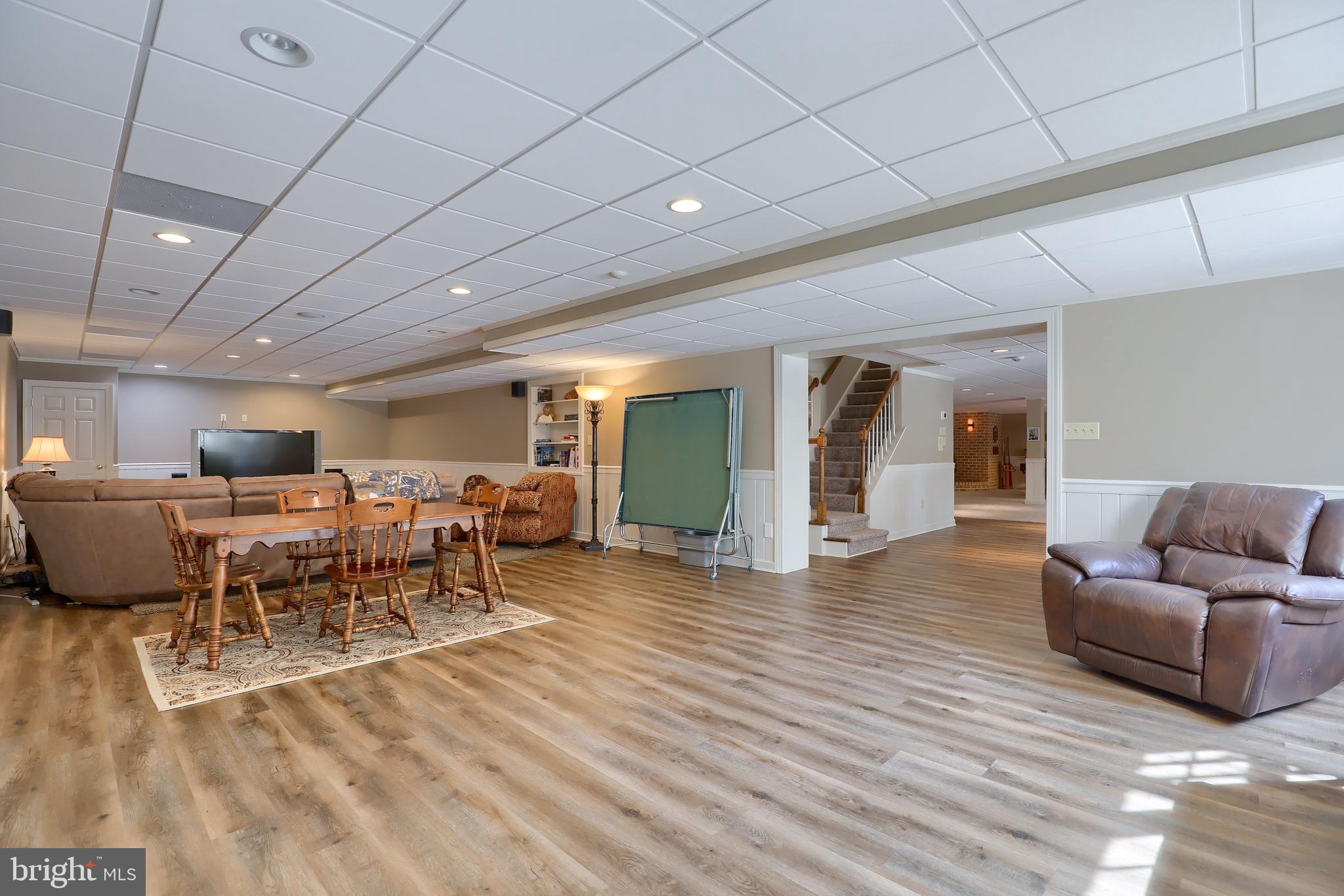 WATERFRONT ESTATES - Residential