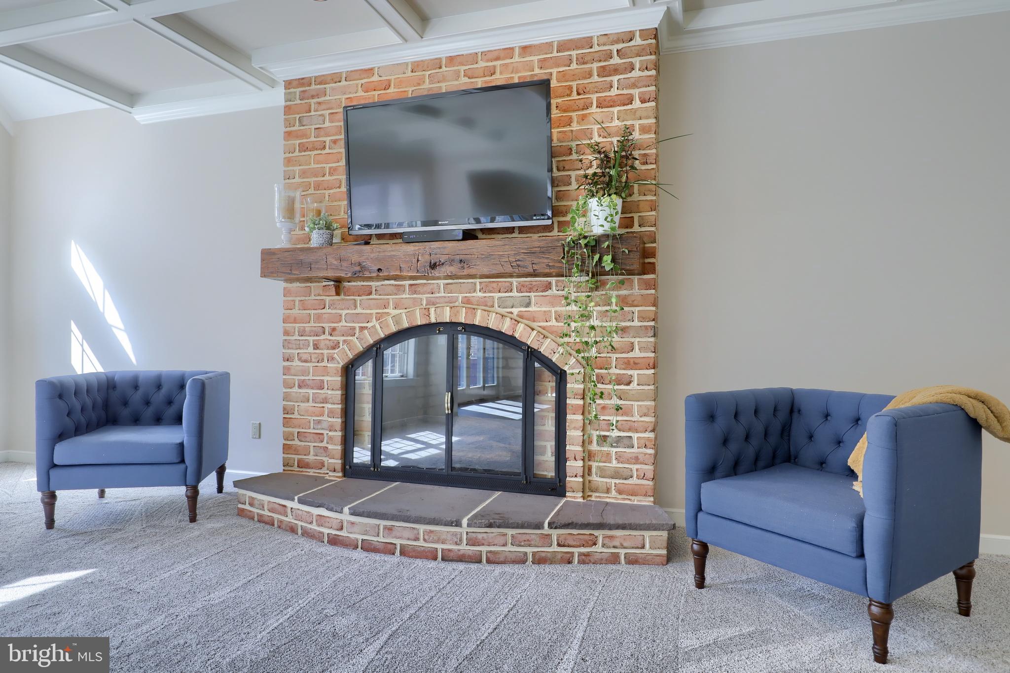 WATERFRONT ESTATES - Residential