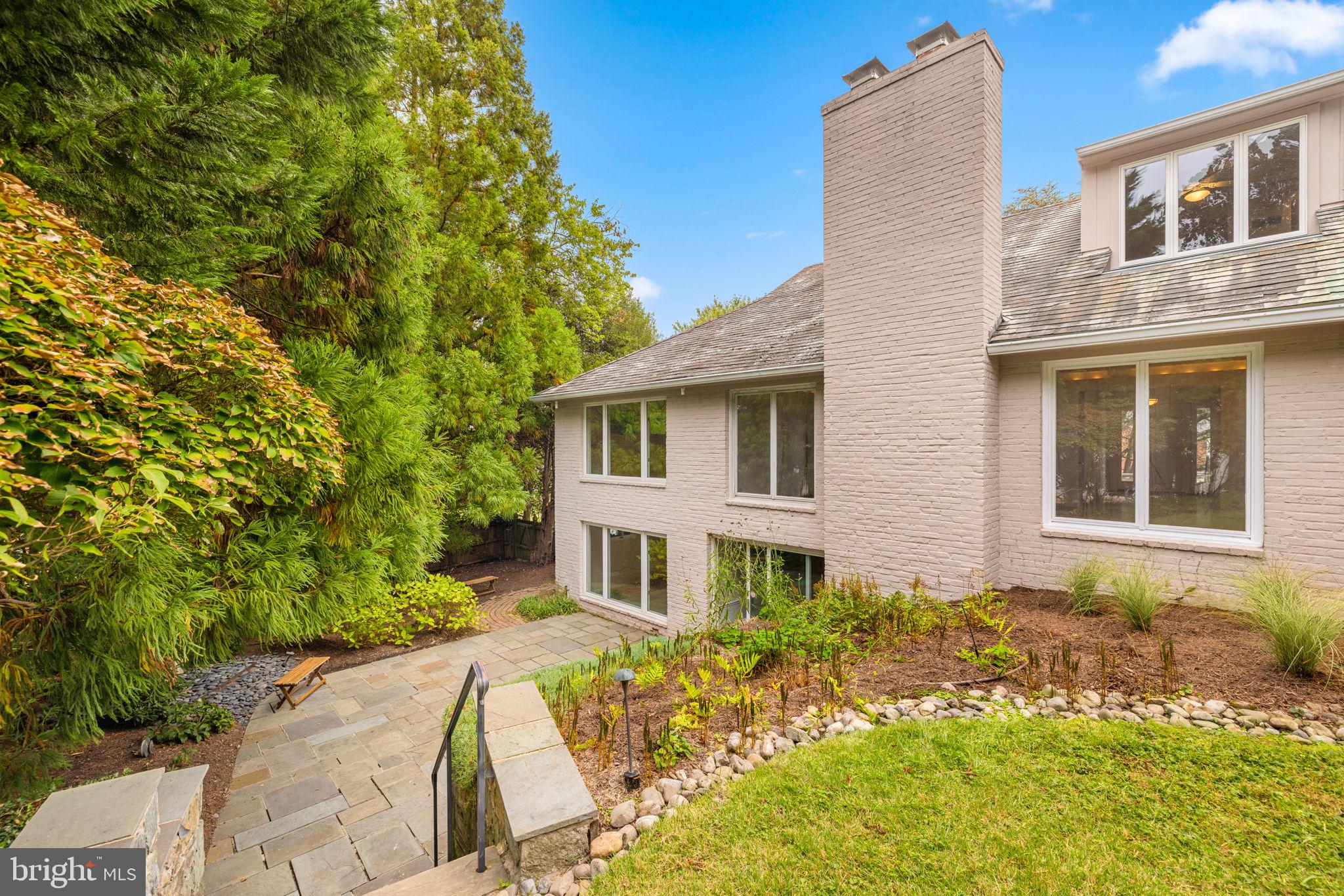 BRADLEY HILLS - Residential