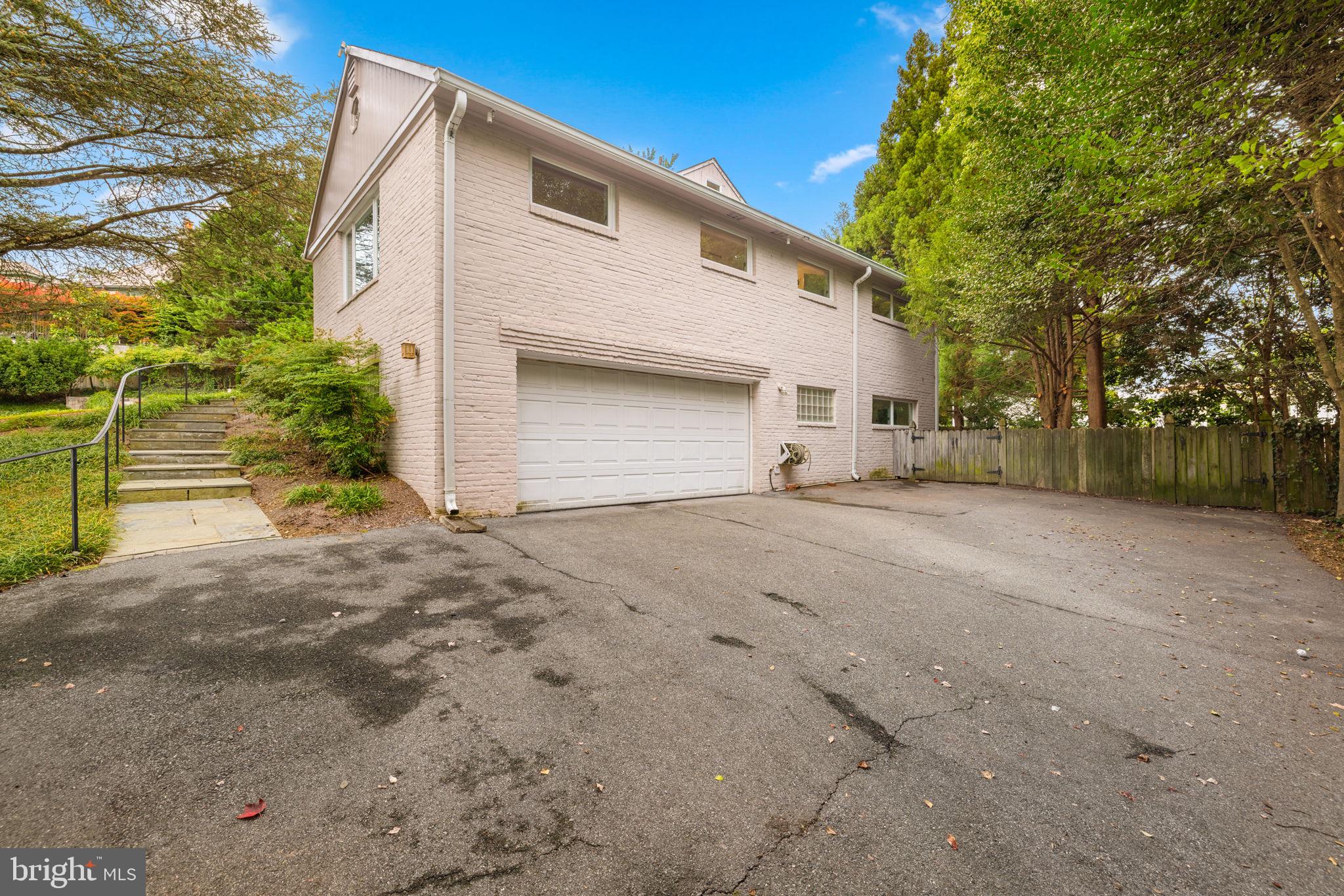 BRADLEY HILLS - Residential