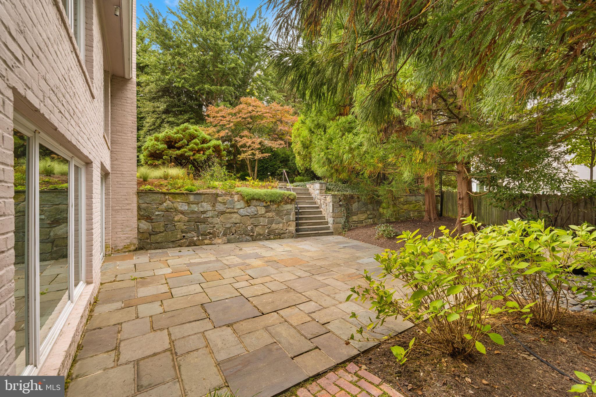 BRADLEY HILLS - Residential