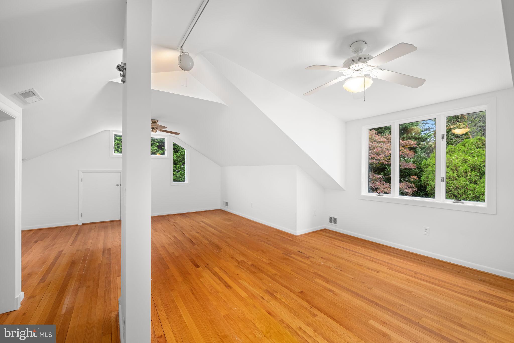 BRADLEY HILLS - Residential