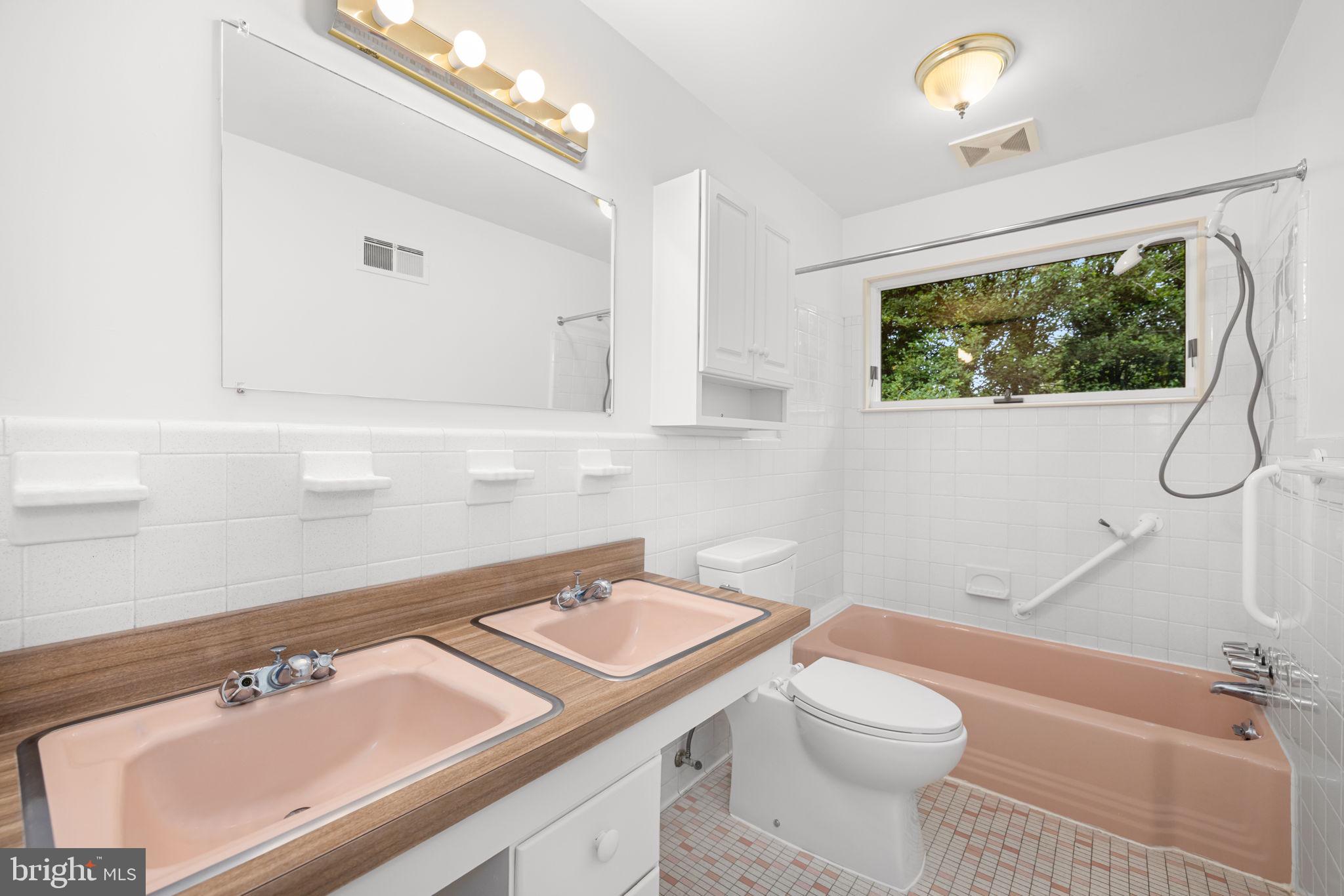 BRADLEY HILLS - Residential