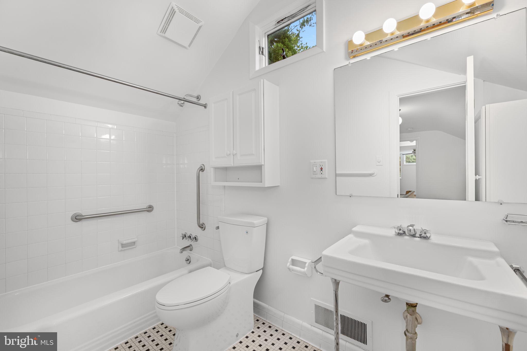 BRADLEY HILLS - Residential