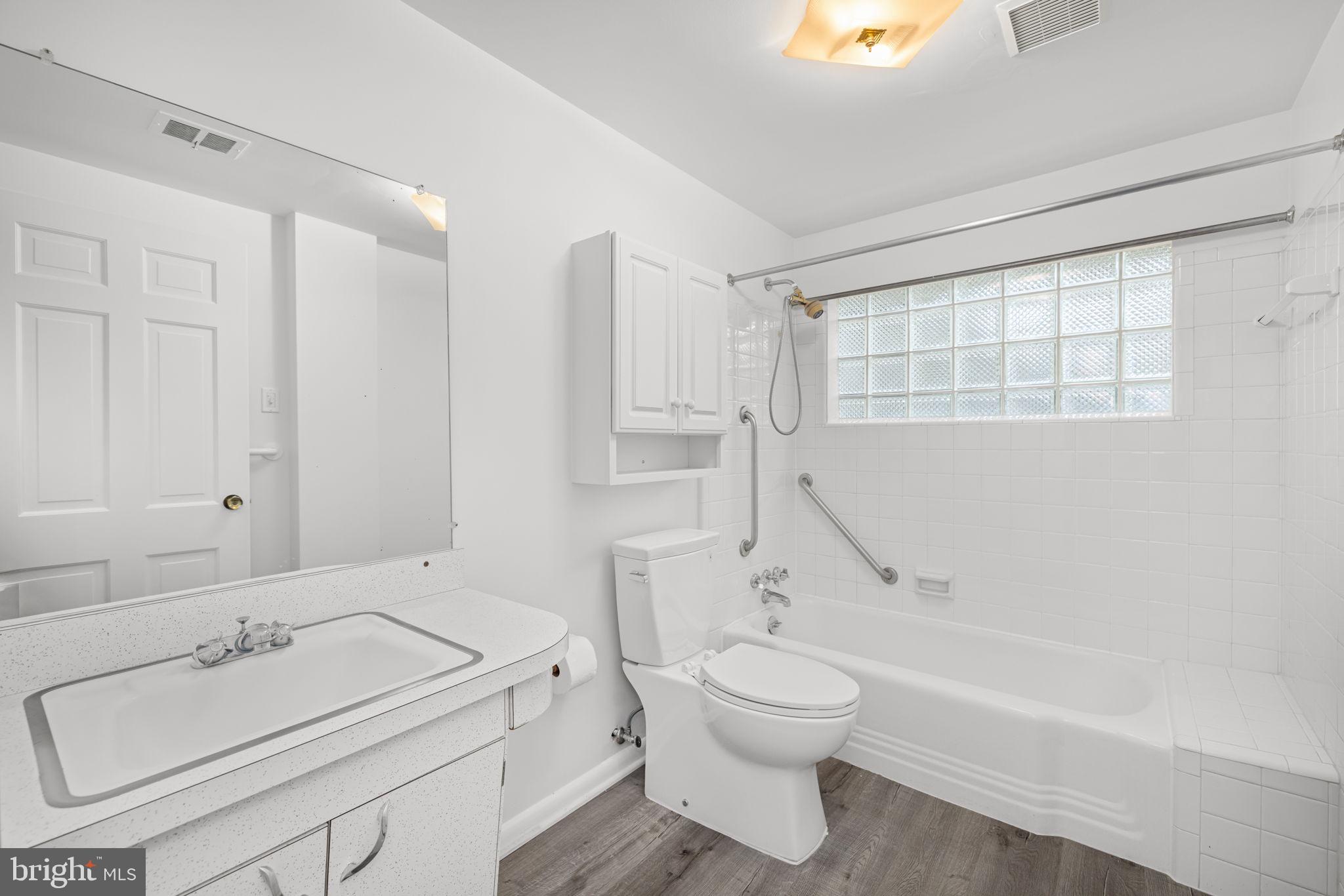 BRADLEY HILLS - Residential