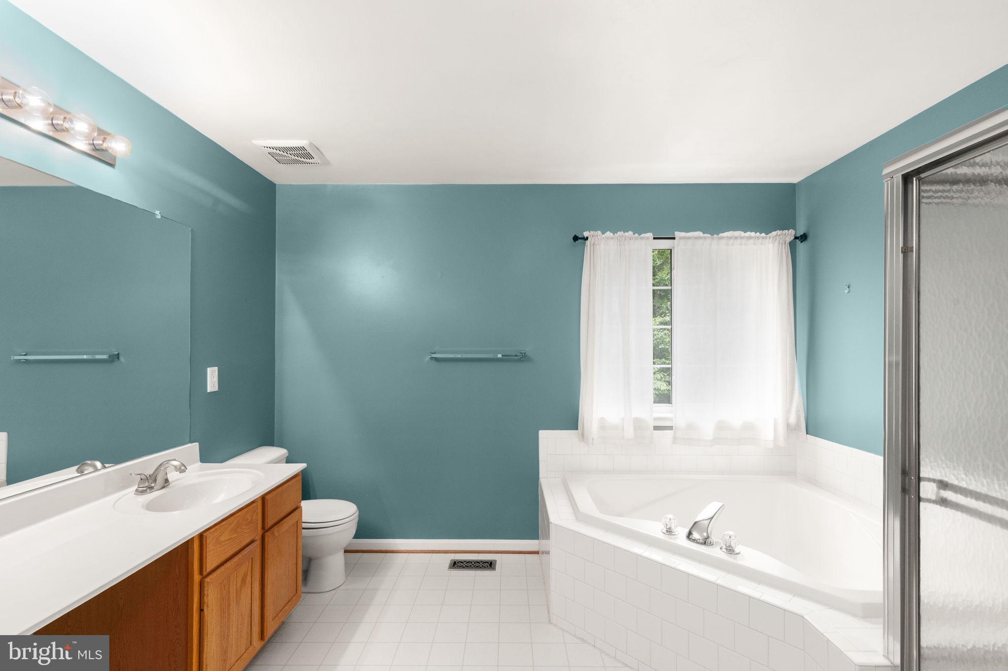 HOLLY WOODS - Residential