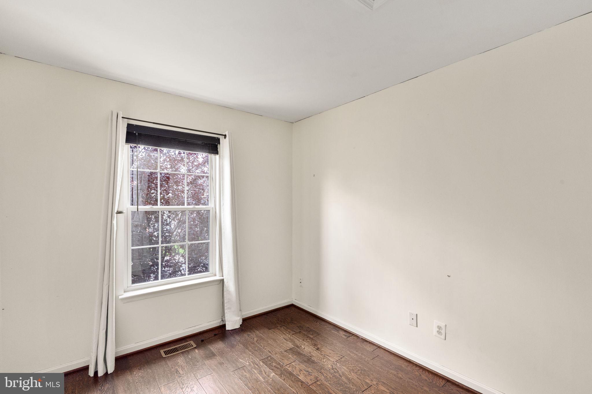 HOLLY WOODS - Residential