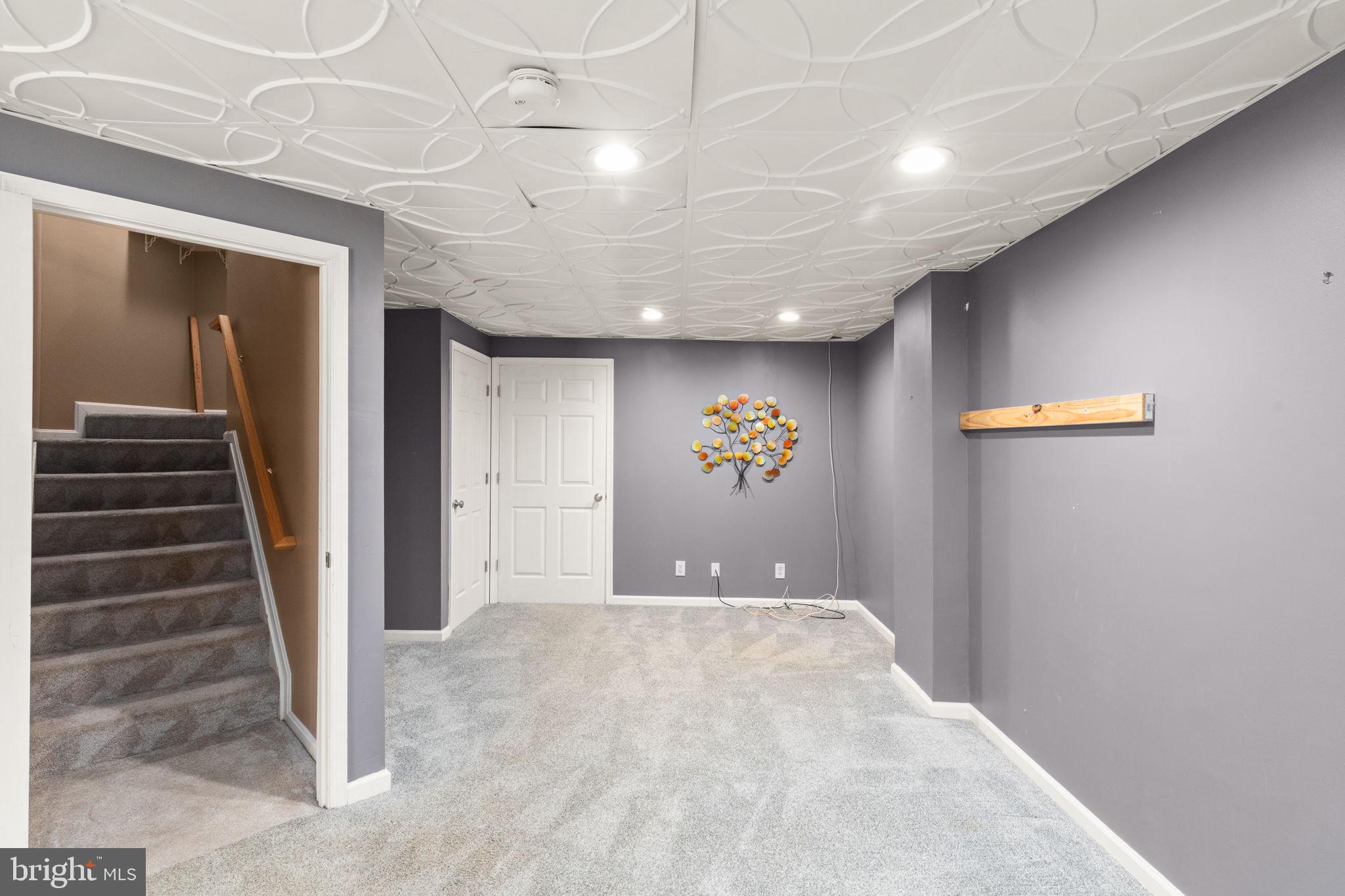 HOLLY WOODS - Residential