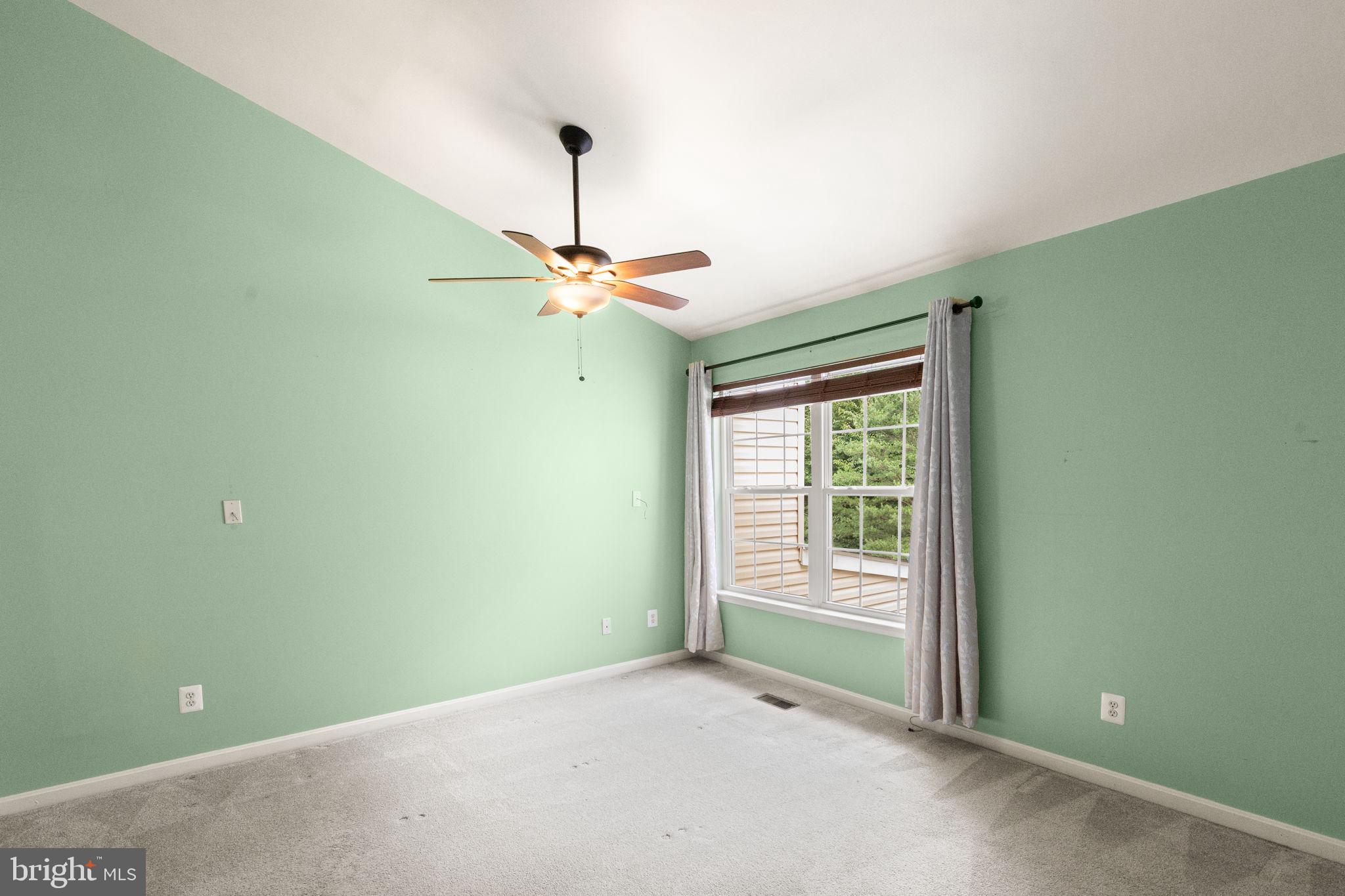 HOLLY WOODS - Residential