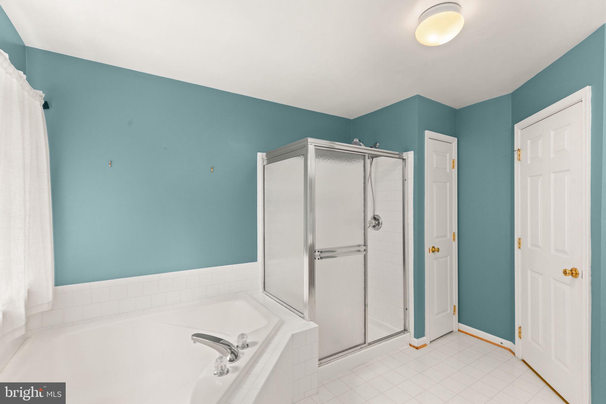 HOLLY WOODS - Residential