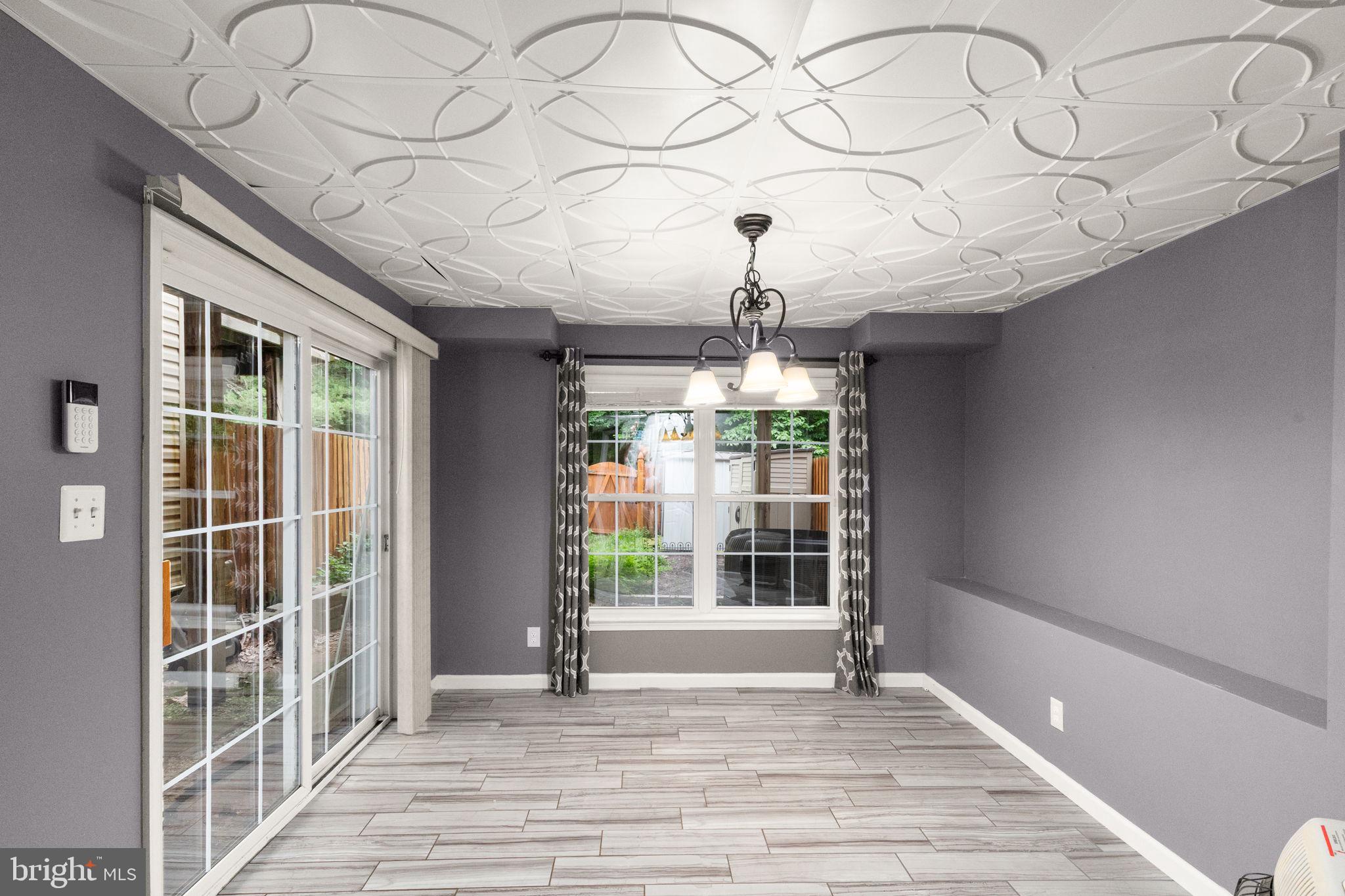 HOLLY WOODS - Residential