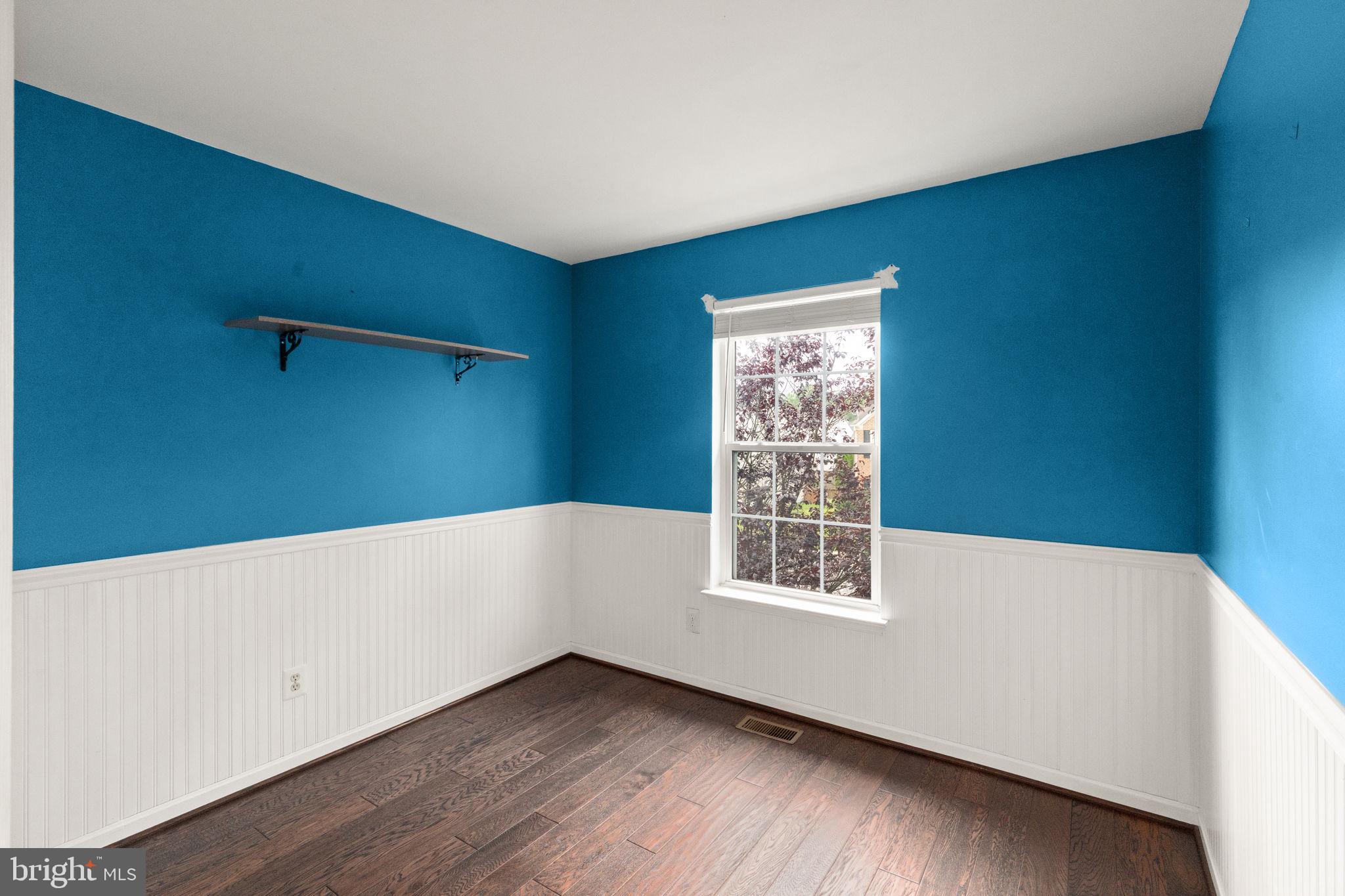 HOLLY WOODS - Residential