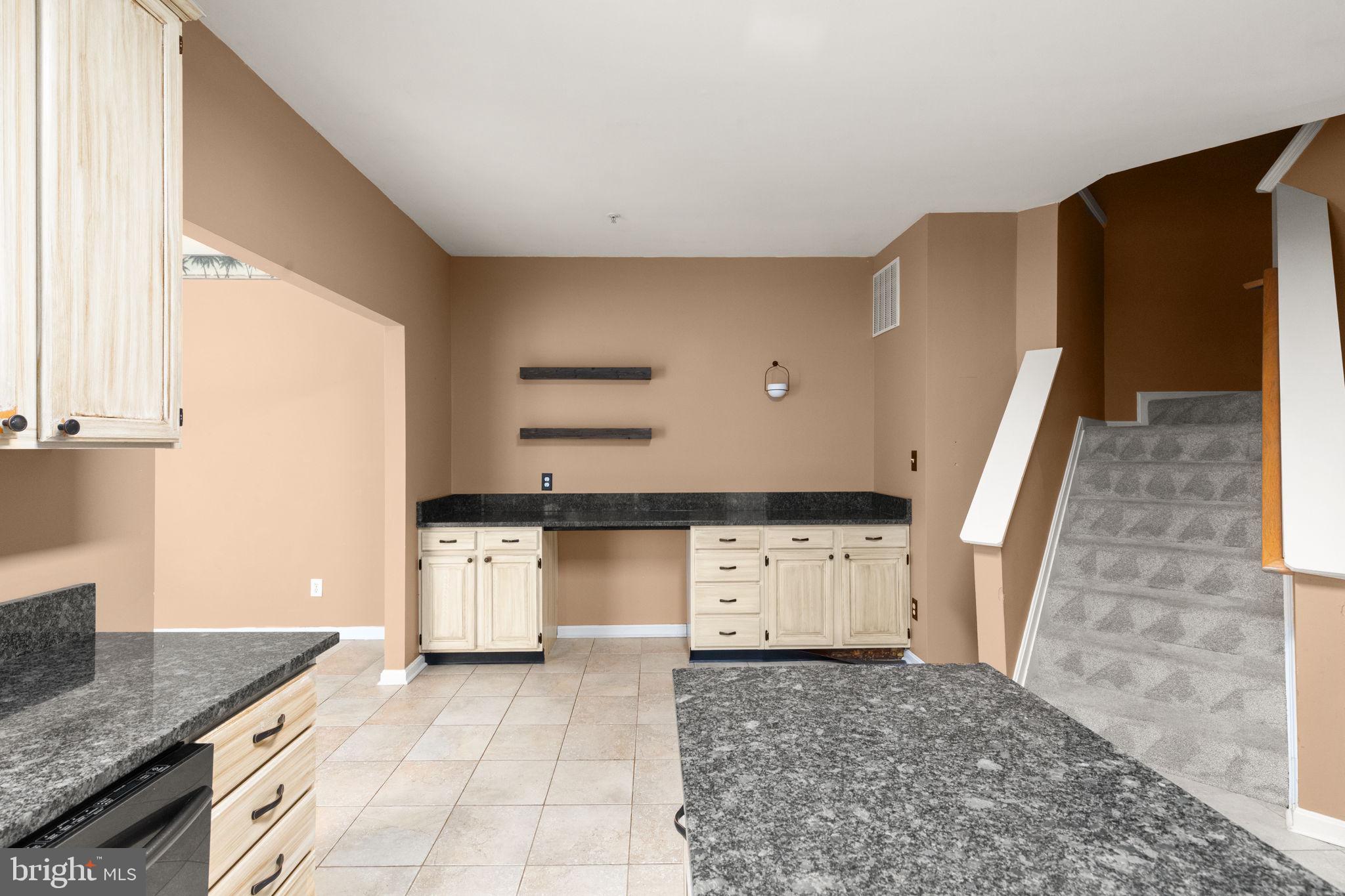 HOLLY WOODS - Residential