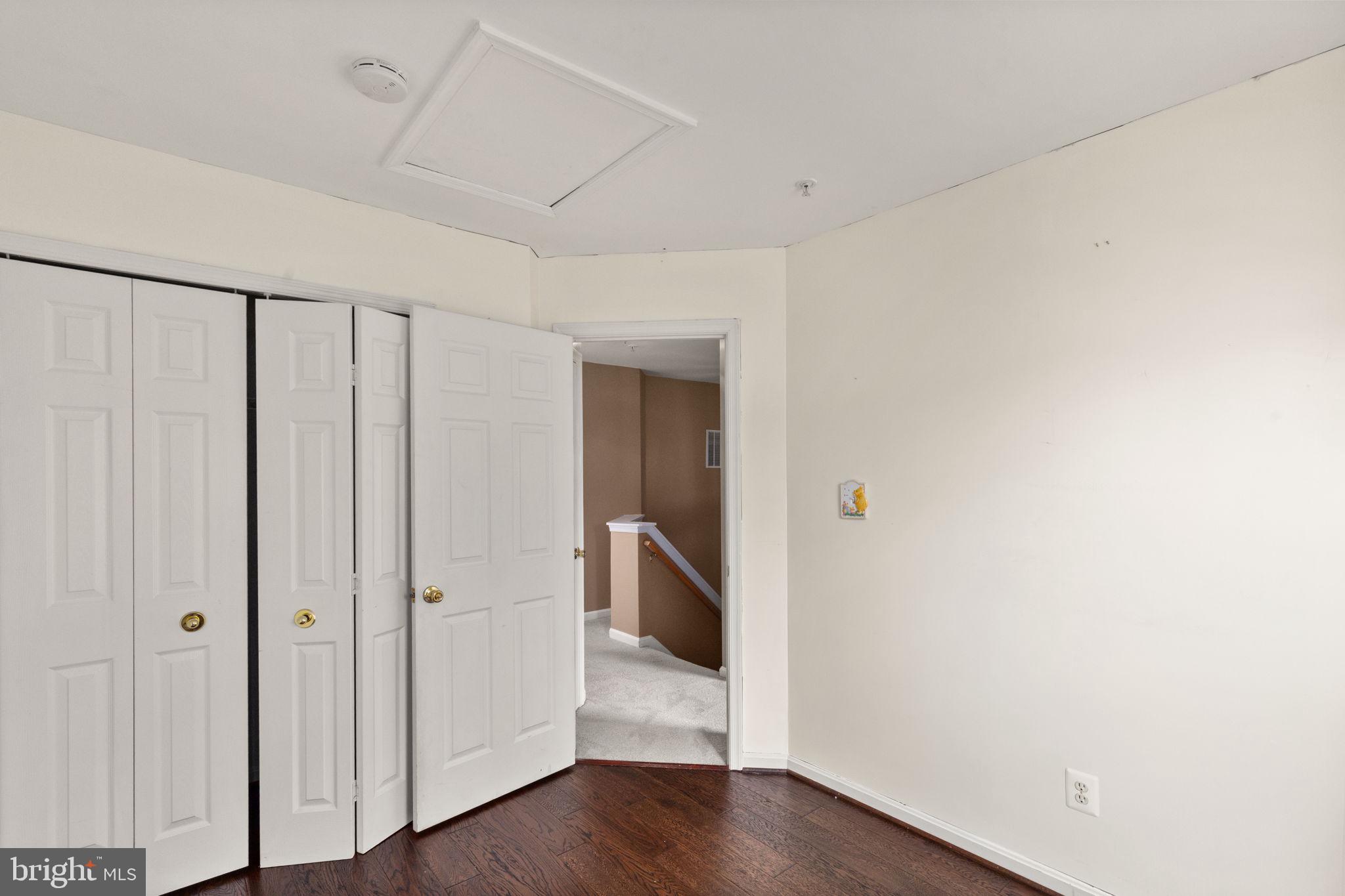 HOLLY WOODS - Residential