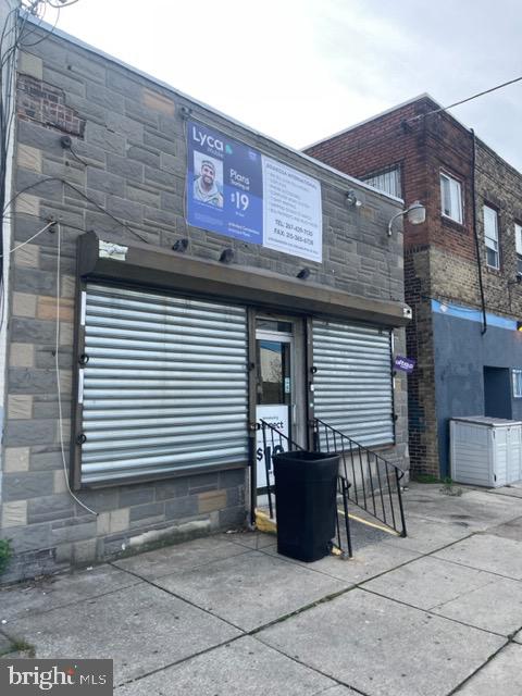 Main image without alt text