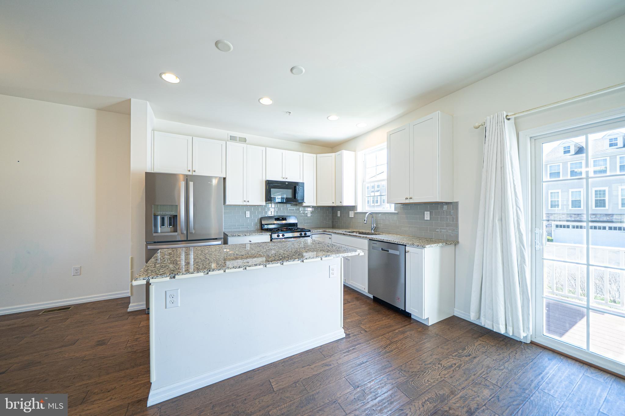 HATFIELD MANOR - Residential