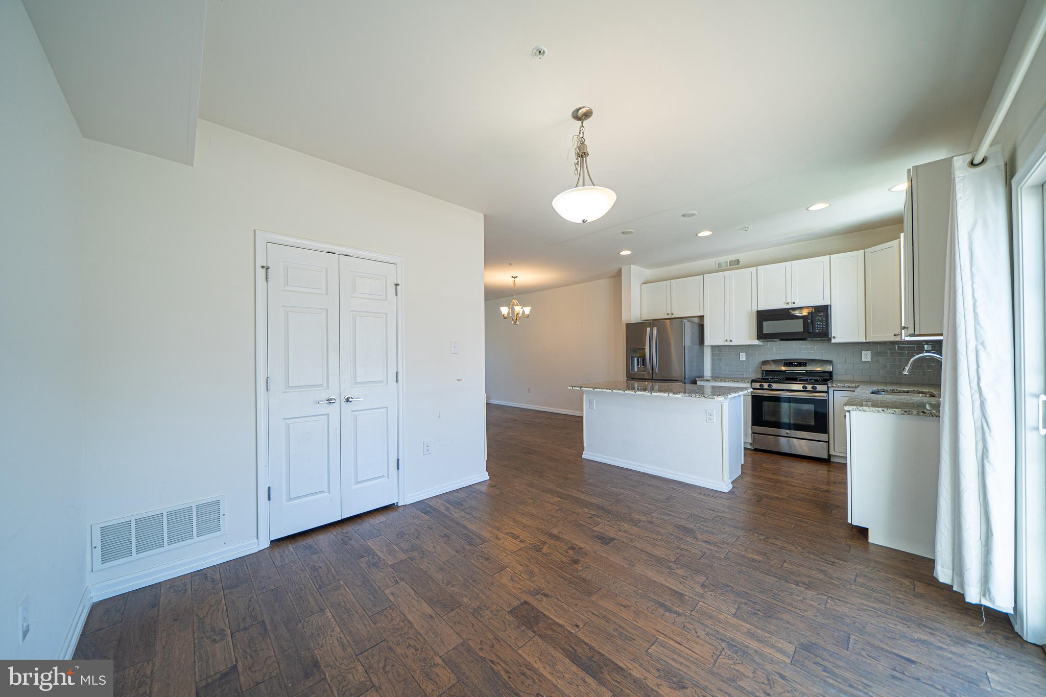 HATFIELD MANOR - Residential