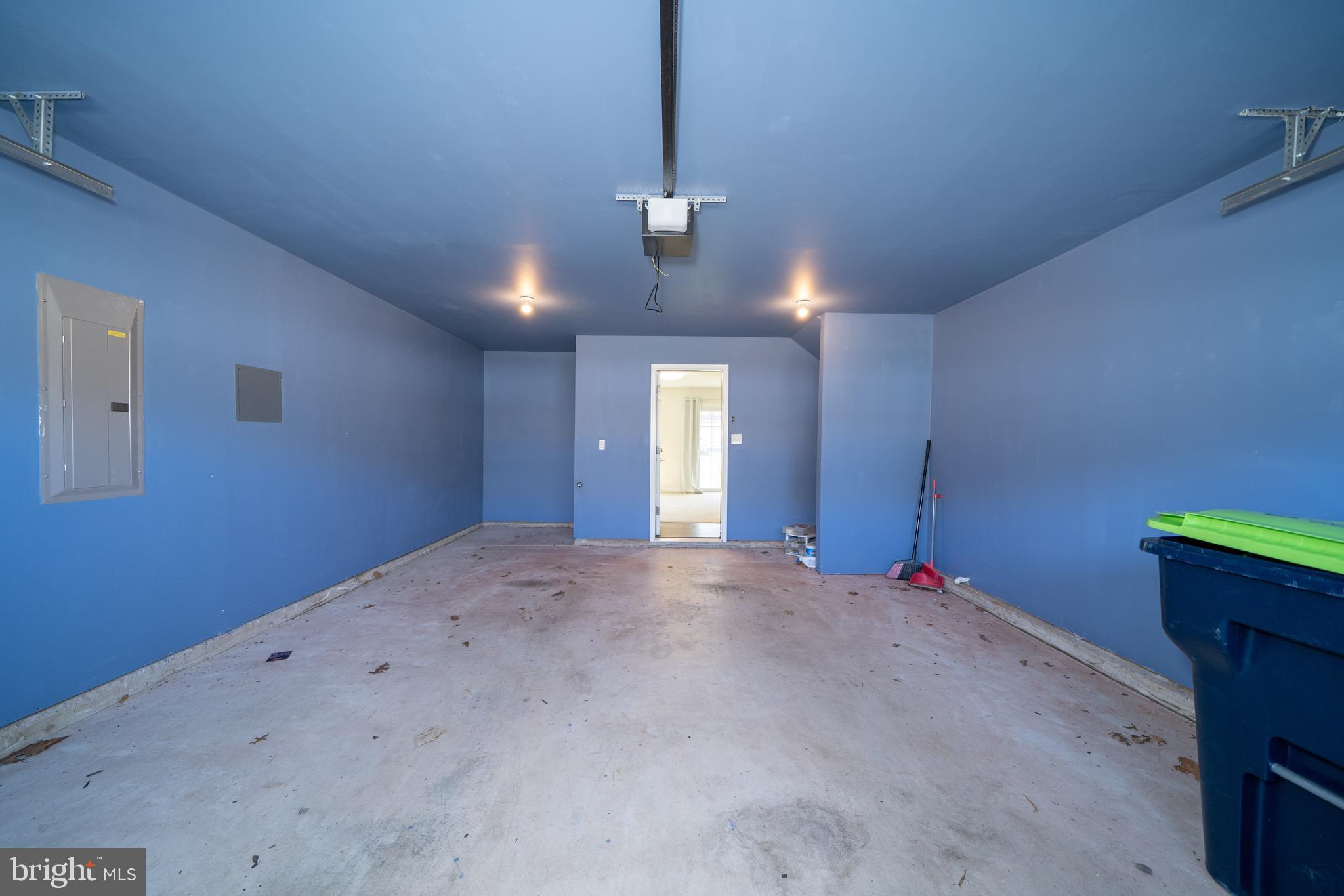 HATFIELD MANOR - Residential