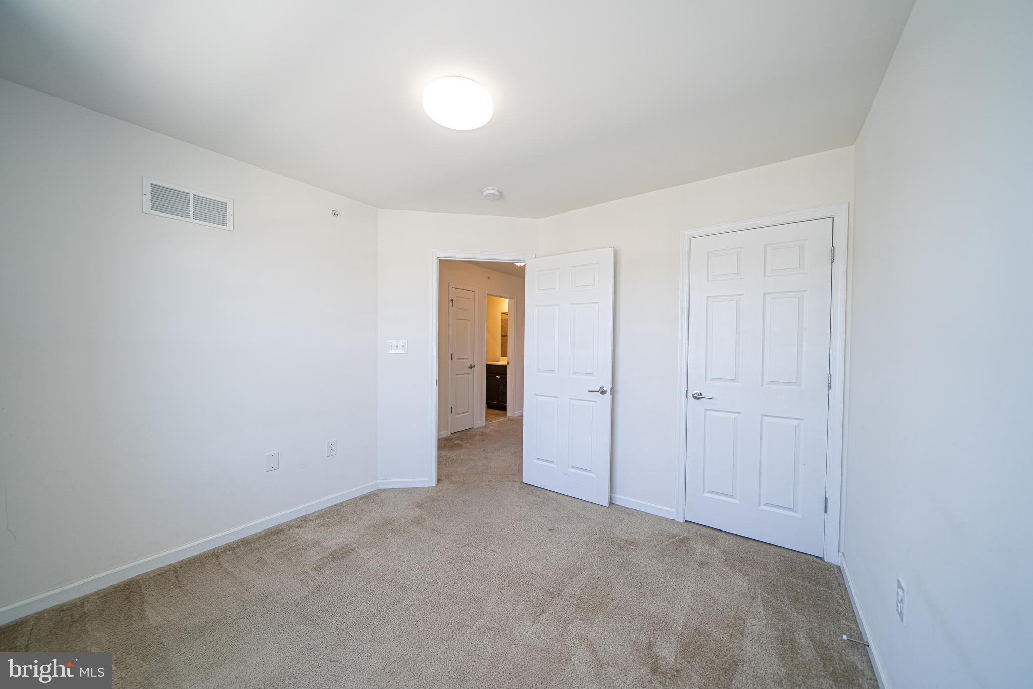 HATFIELD MANOR - Residential