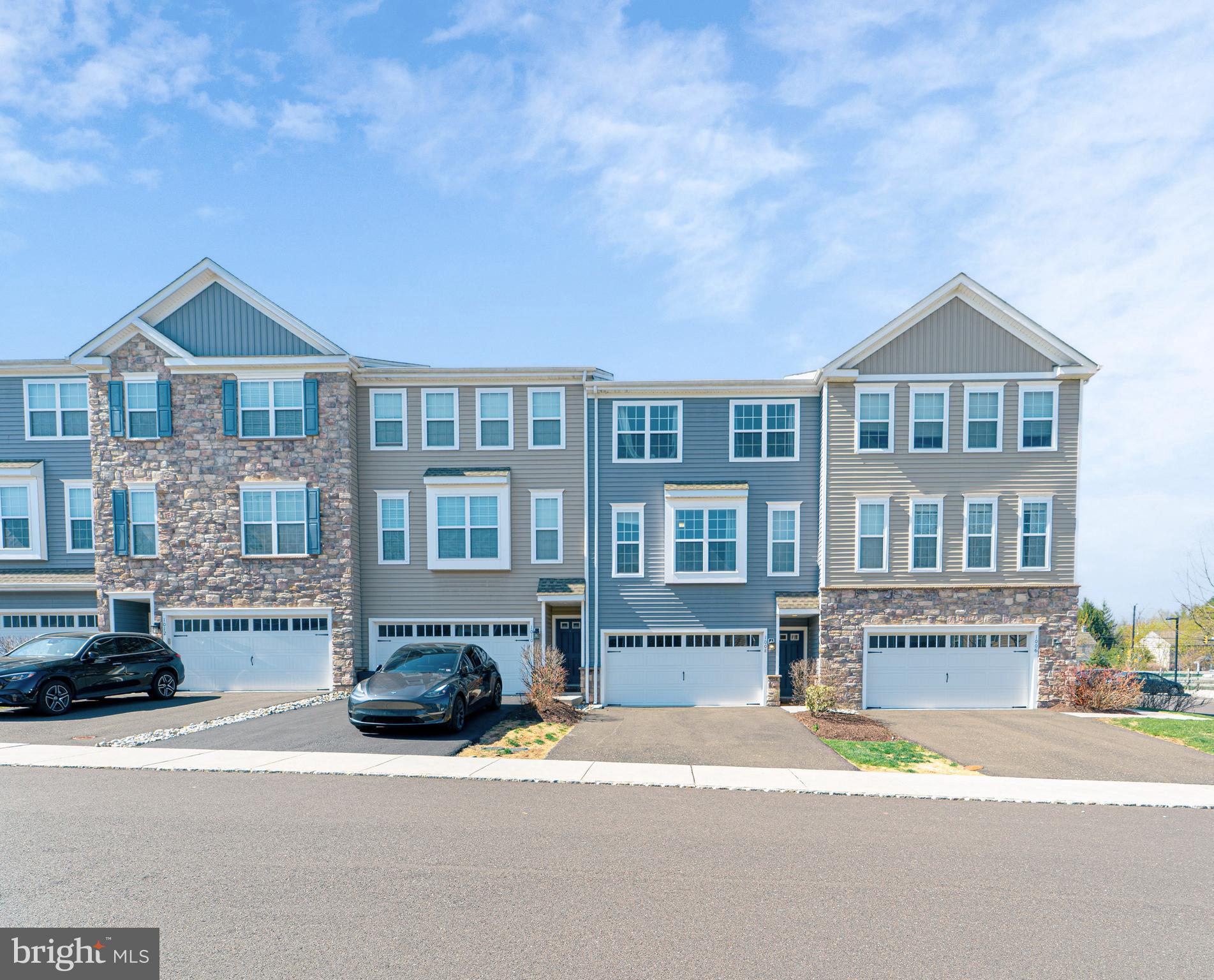 HATFIELD MANOR - Residential