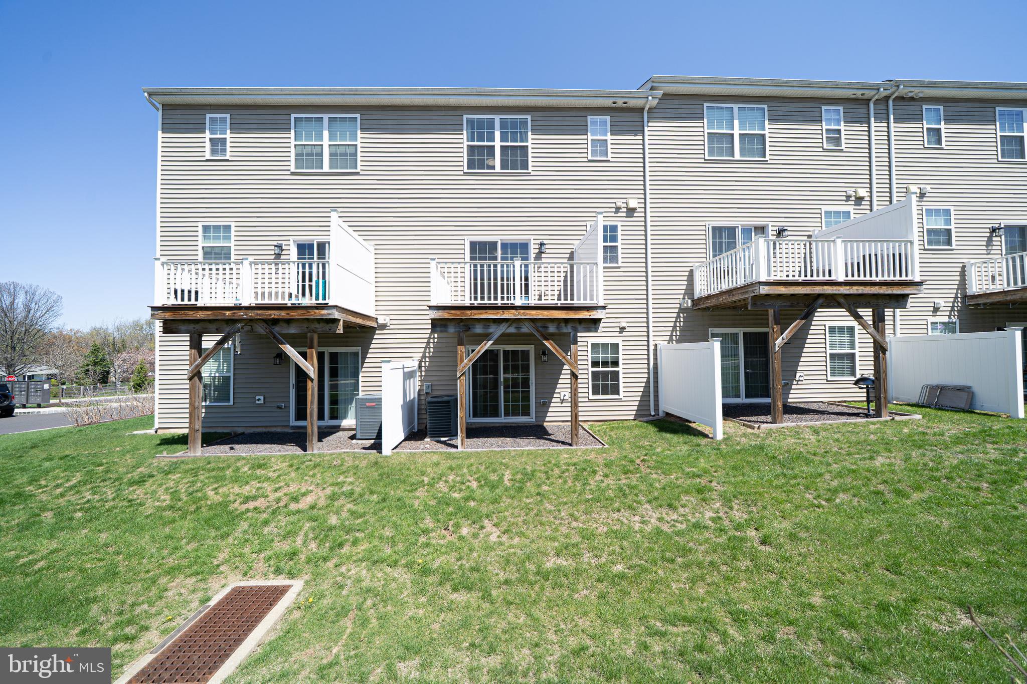 HATFIELD MANOR - Residential