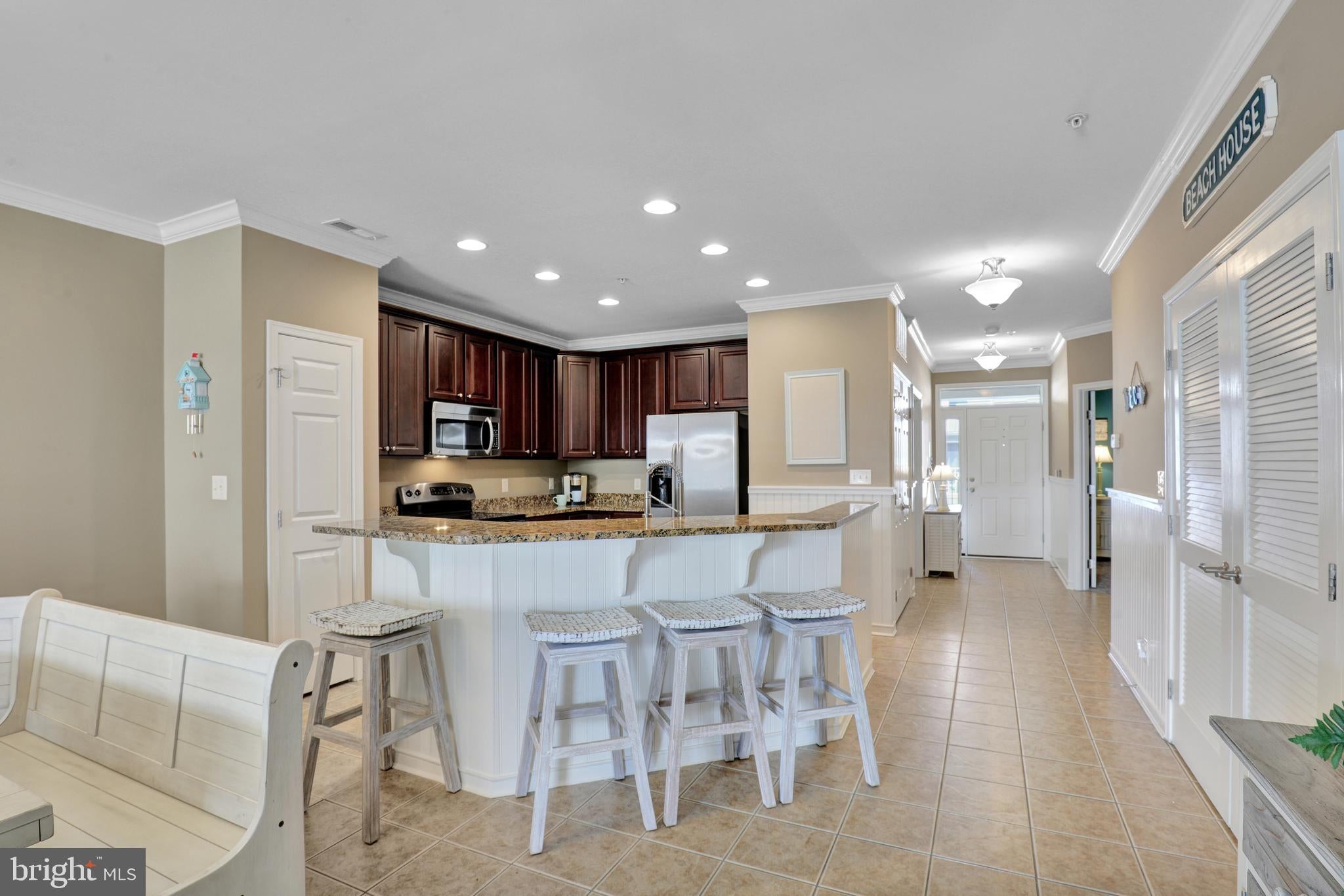 35 FOUNTAIN DRIVE W LUG-AV-4D