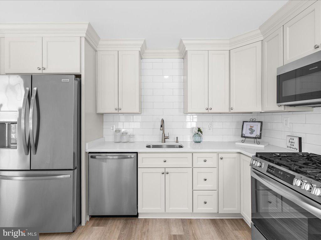 PLEASANTVILLE - Residential