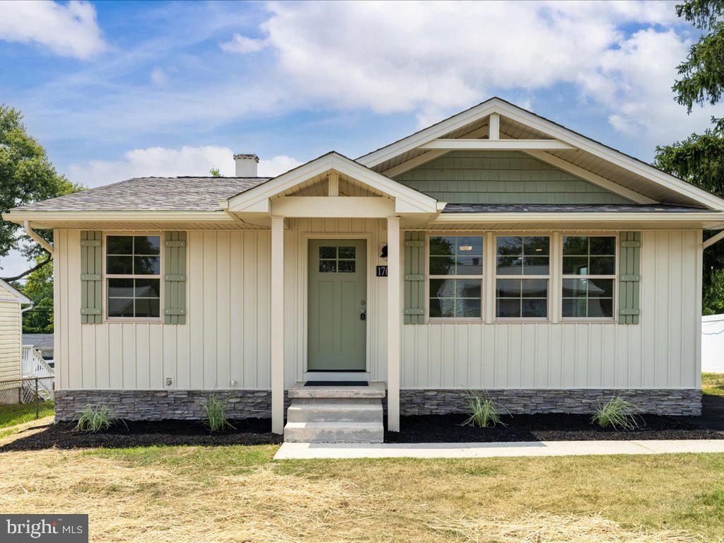 PLEASANTVILLE - Residential