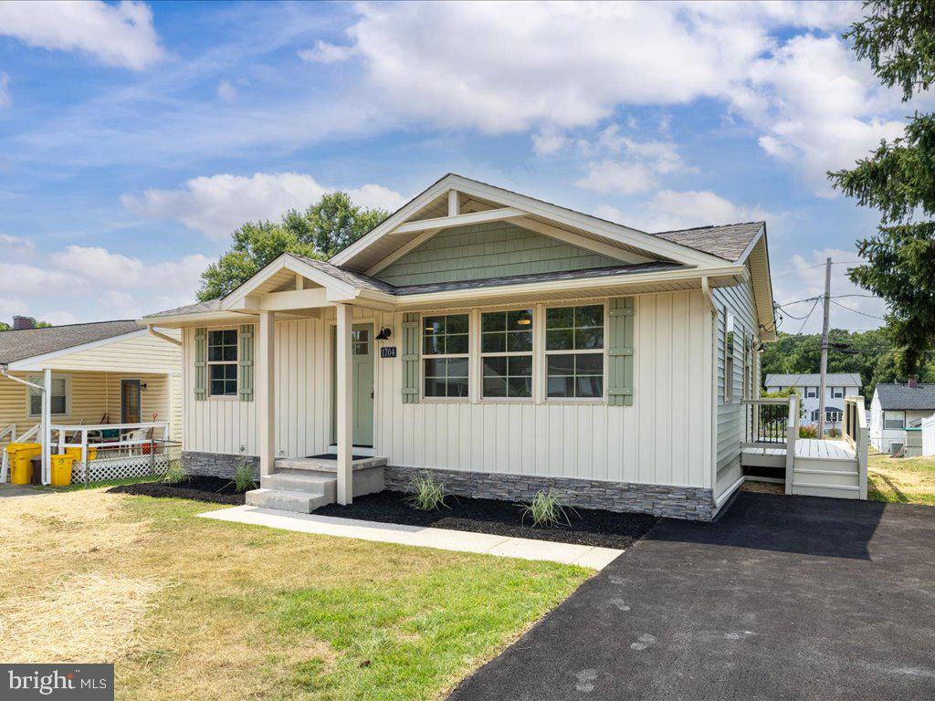 PLEASANTVILLE - Residential