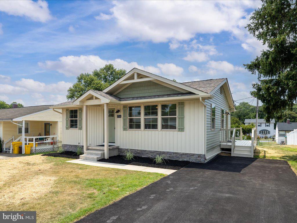 PLEASANTVILLE - Residential