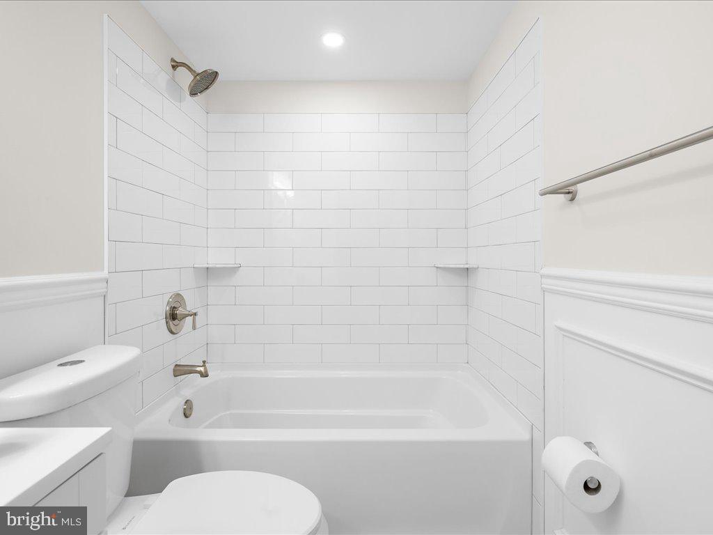 PLEASANTVILLE - Residential