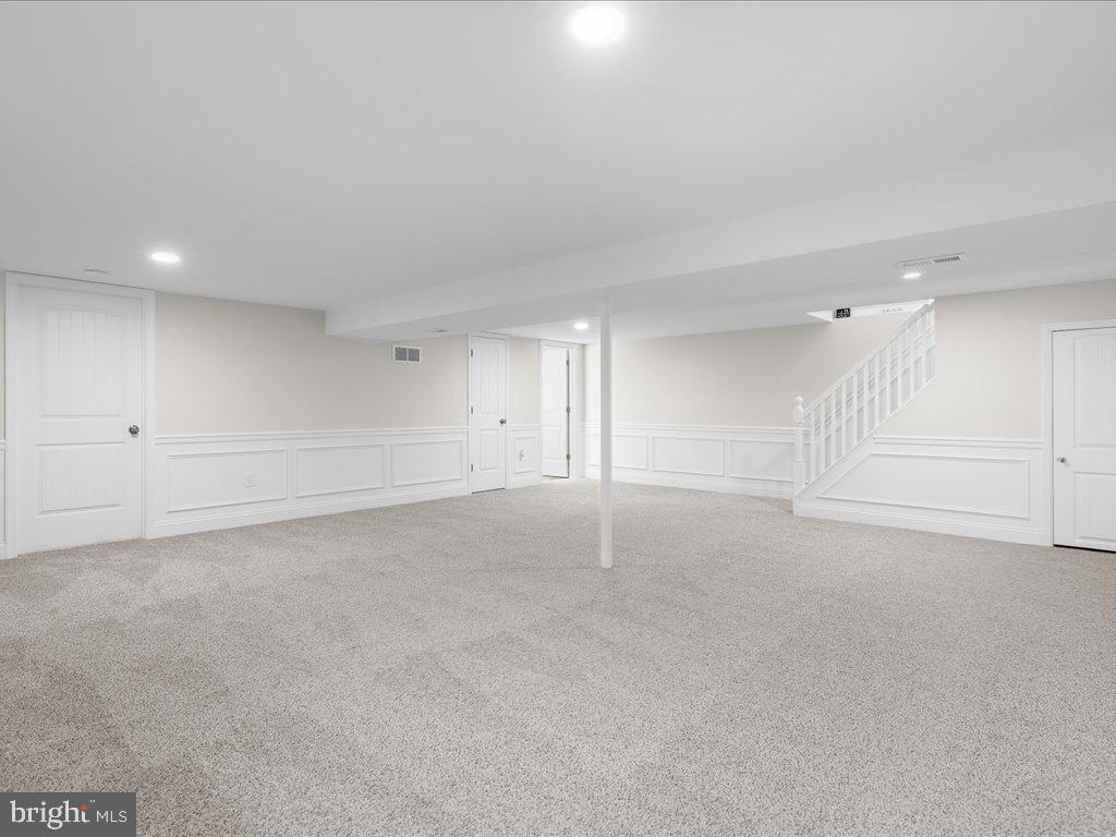 PLEASANTVILLE - Residential