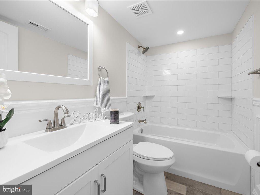 PLEASANTVILLE - Residential