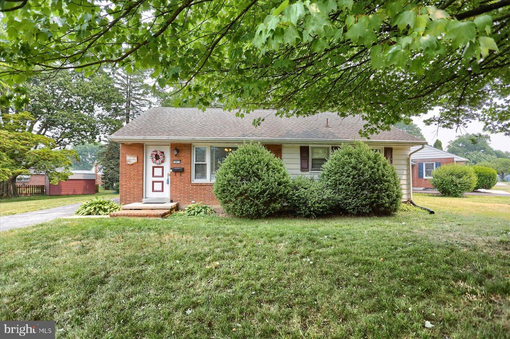 Photo of 497 N LOCUST ST, ELIZABETHTOWN, PA 17022 (MLS # PALA2035758)